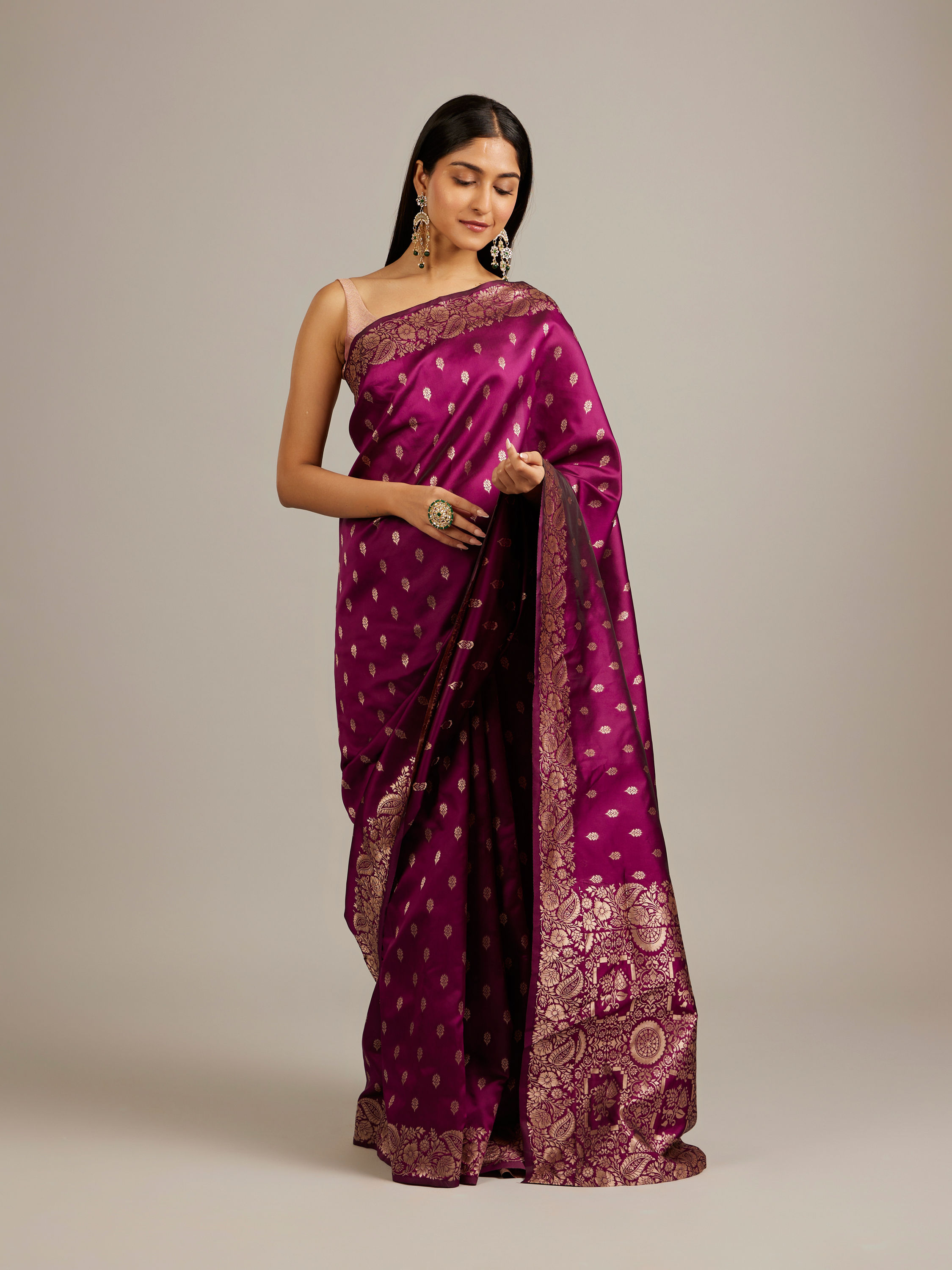 Mohey Women Wine Red Floral Buta Jaal Patterned Saree with Bel Buti Borders