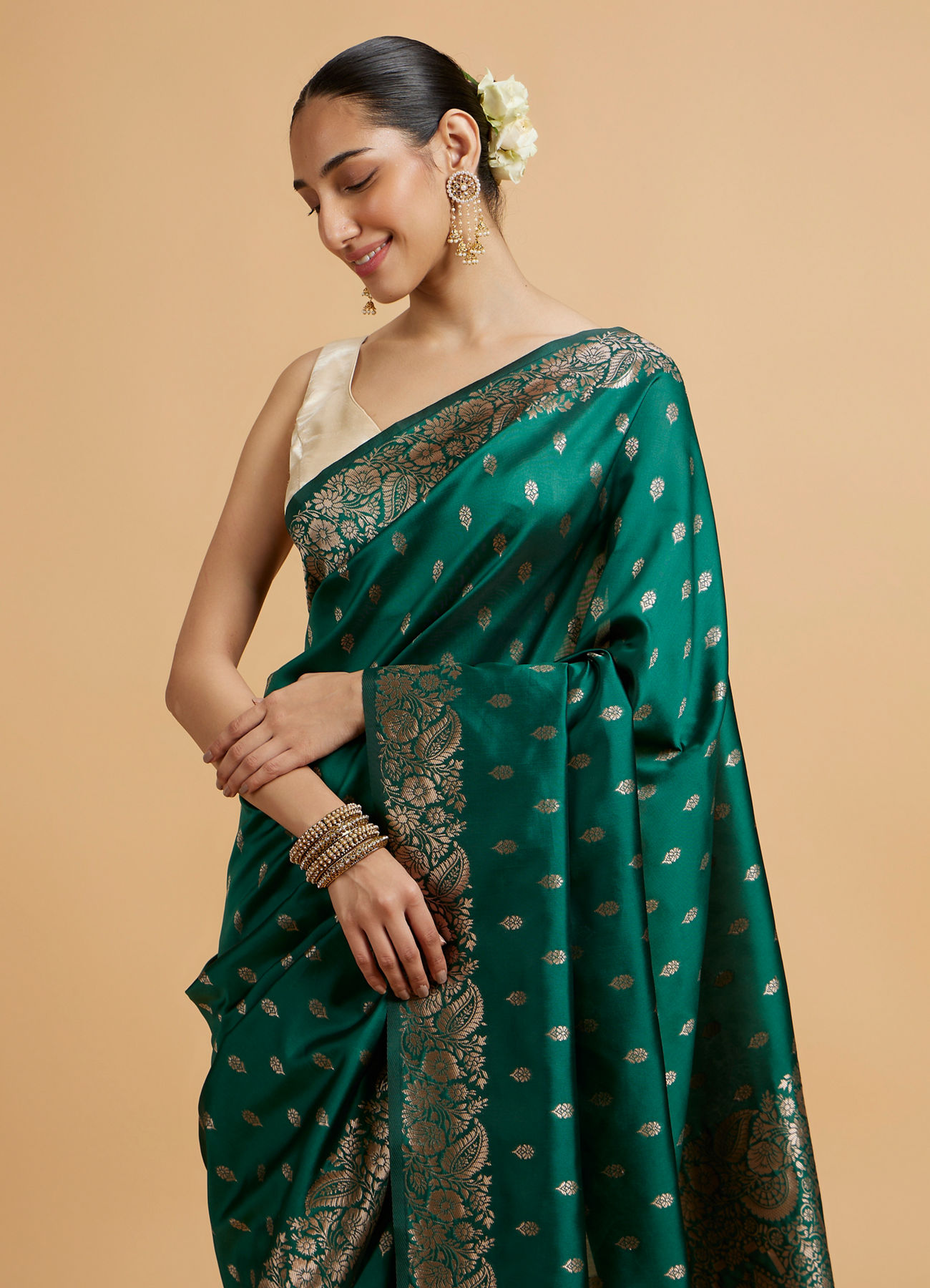 Mohey Women Bottle Green Floral Buta Patterned Saree with Intricate borders