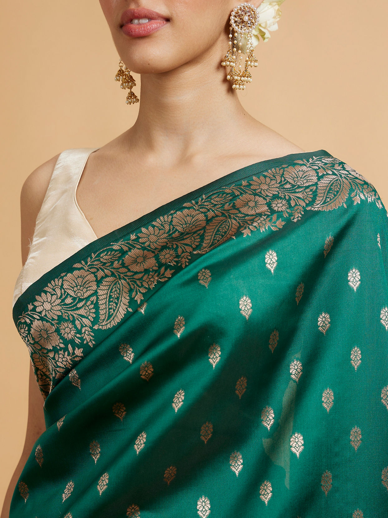 Mohey Women Bottle Green Floral Buta Patterned Saree with Intricate borders