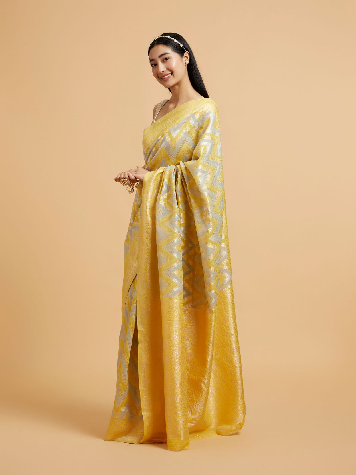 Mohey Women Sunshine Yellow Chevron Patterned Saree with Intricate Borders