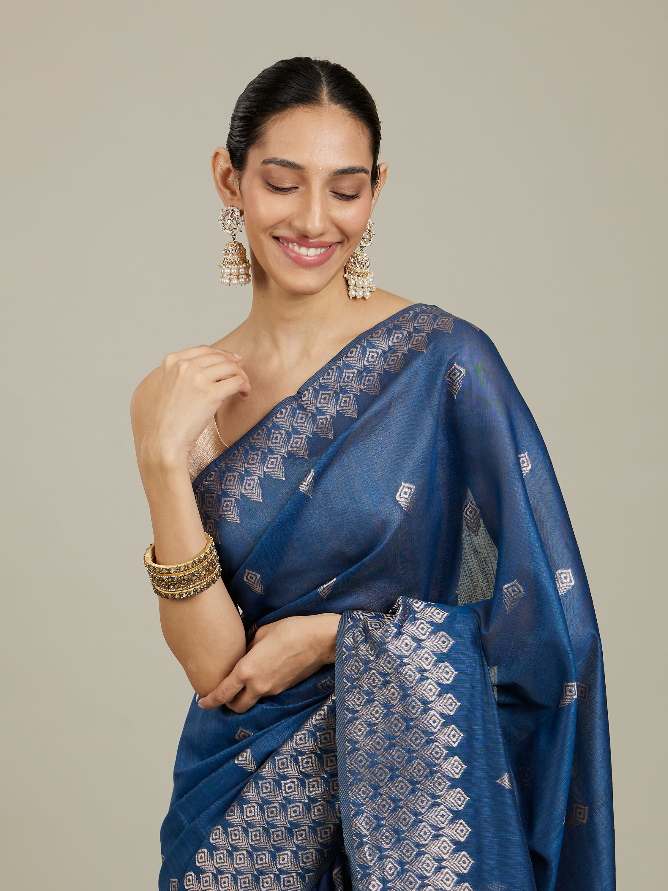 Mohey Women Indigo Blue Saree with Geometric Motifs and Floral Motifs on Border