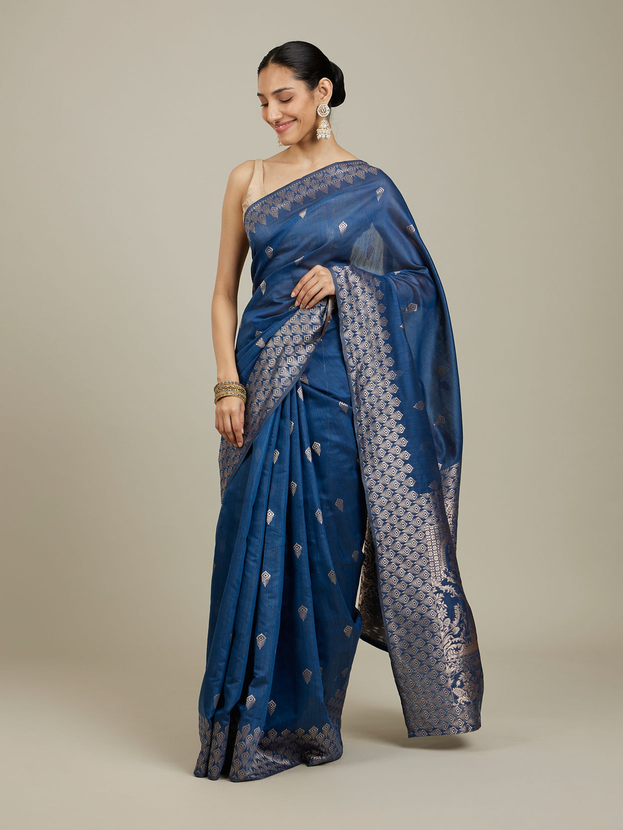 Mohey Women Indigo Blue Saree with Geometric Motifs and Floral Motifs on Border