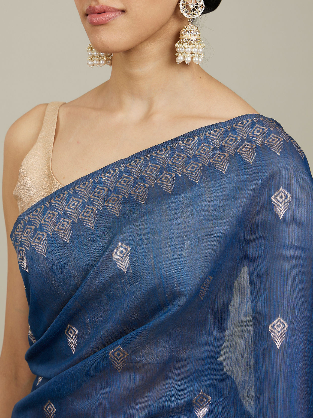 Mohey Women Indigo Blue Saree with Geometric Motifs and Floral Motifs on Border