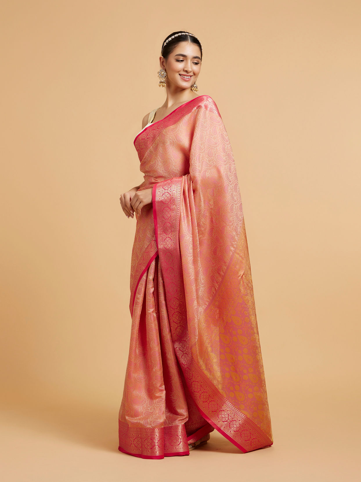 alt message - Mohey Women Elegant Pink Saree image number 2