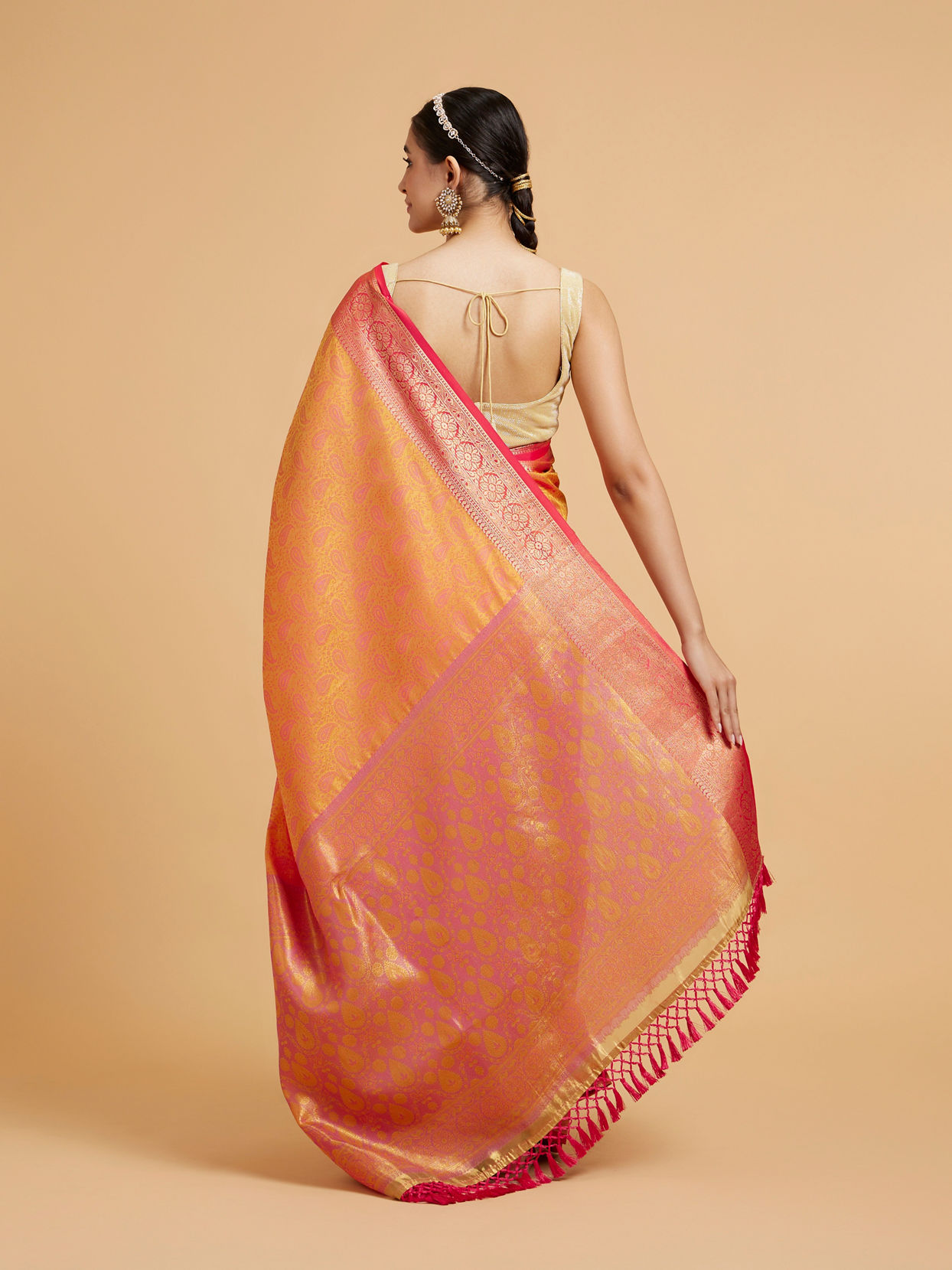 alt message - Mohey Women Mustard Enchantment Art Silk Saree image number 4