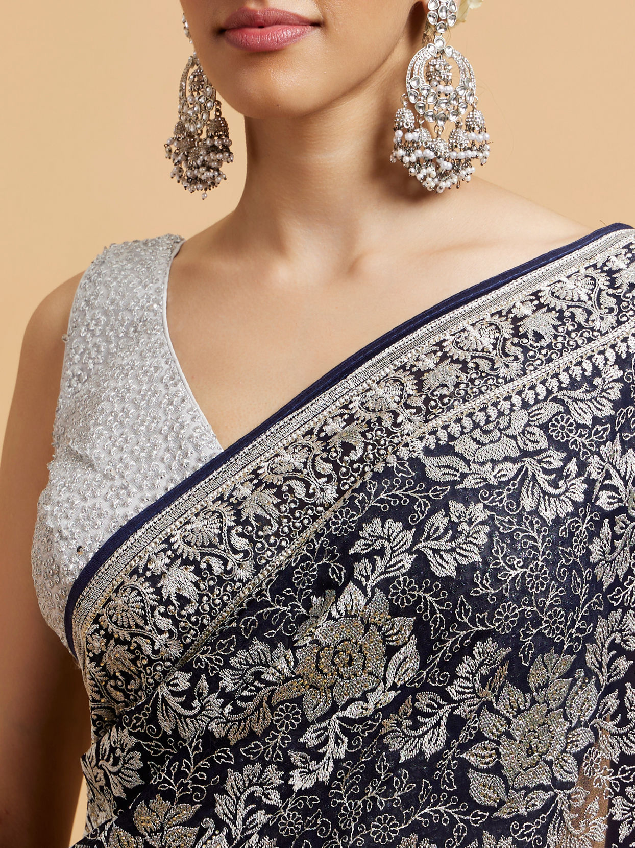 Mohey Women Indigo Blue Floral Patterned Saree with Sequin Work