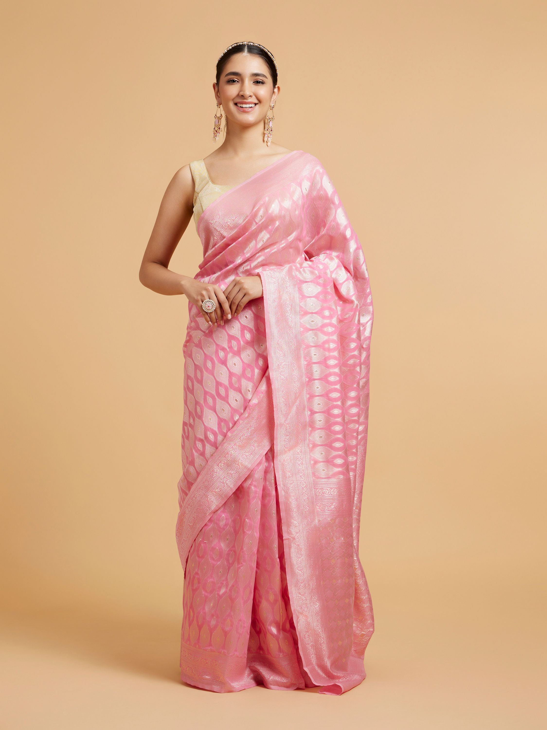 Mohey Women Barbie Pink Ogee Patterned Saree with Bel Patterned Borders