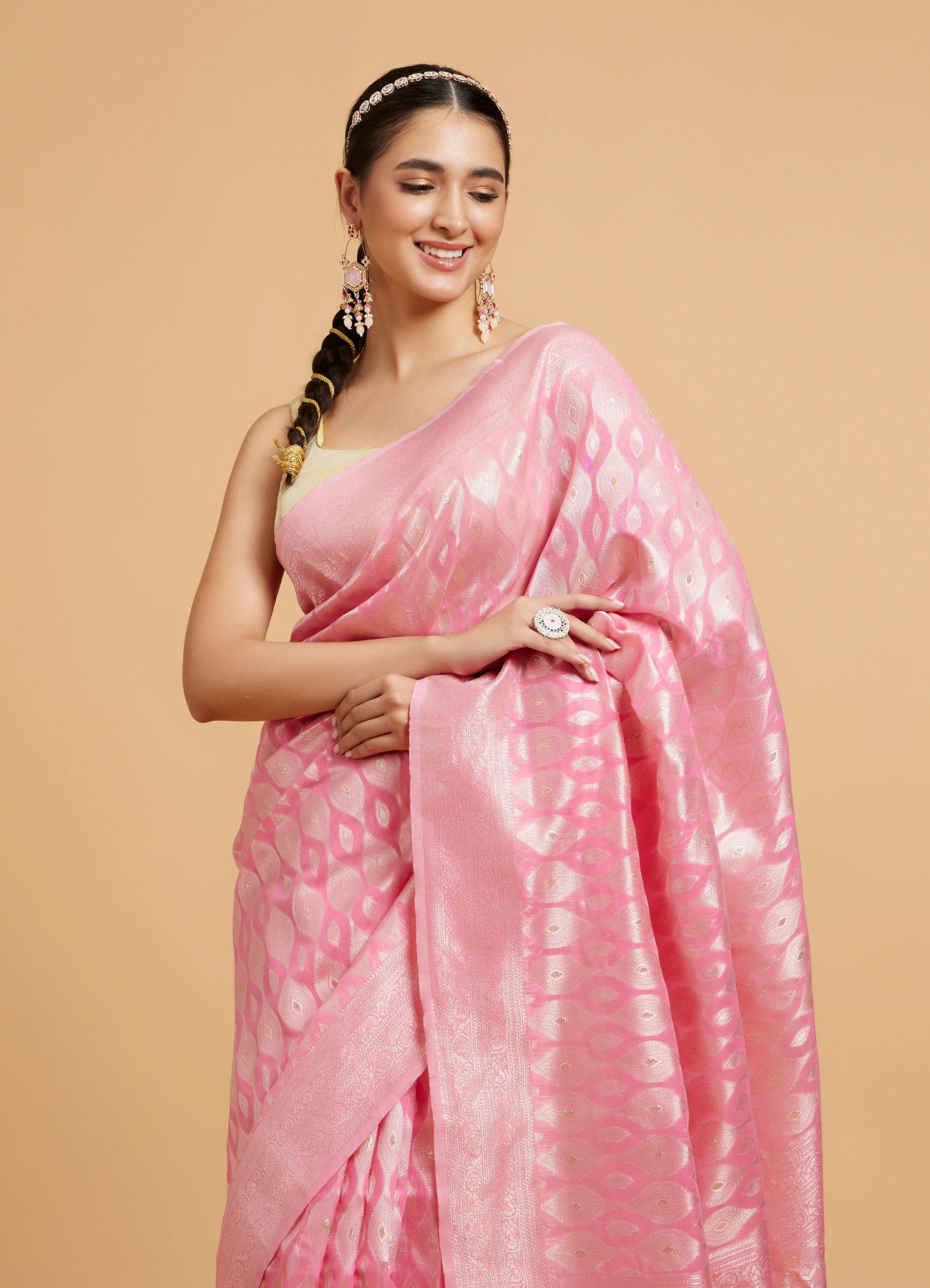 Mohey Women Barbie Pink Ogee Patterned Saree with Bel Patterned Borders