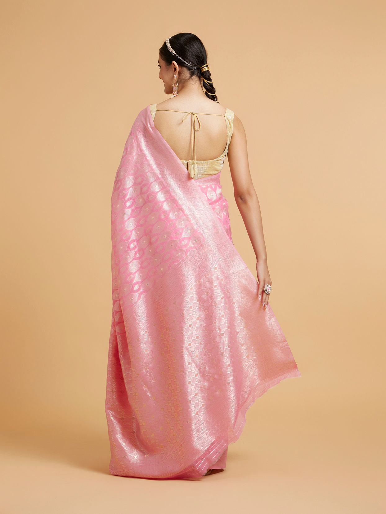 Mohey Women Barbie Pink Ogee Patterned Saree with Bel Patterned Borders