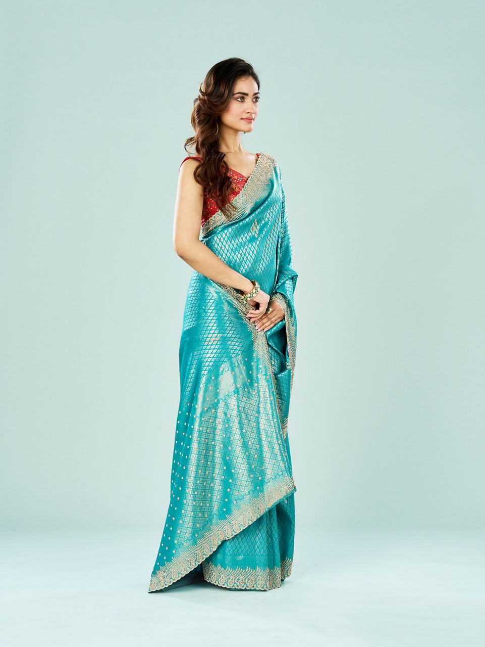 Mohey Women Regal Rama Green Saree