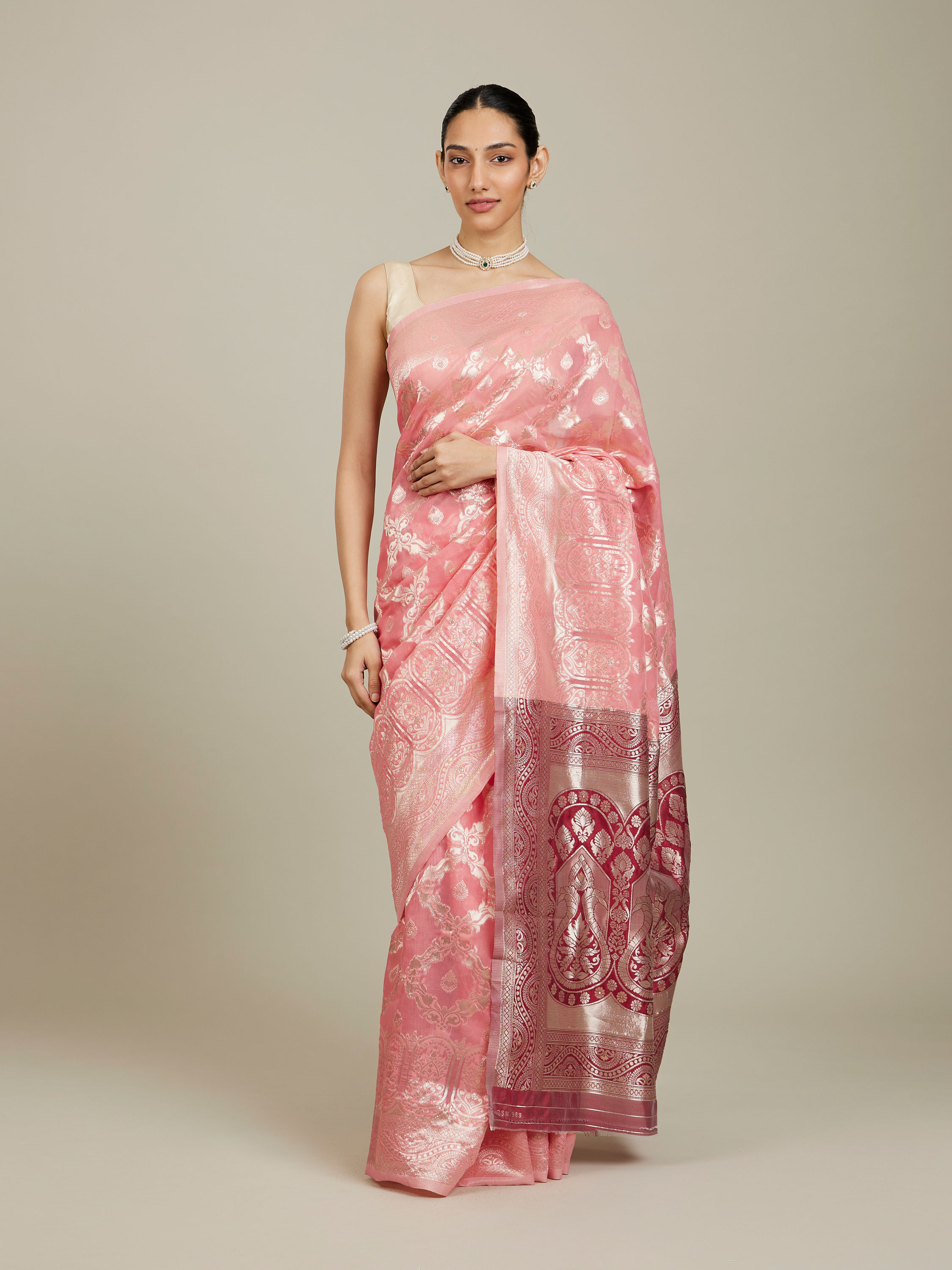 Mohey Women Pink Silk Extravagance Saree