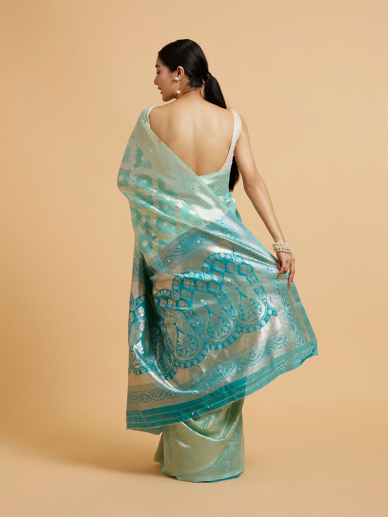 Mohey Women Emerald Elegance Saree
