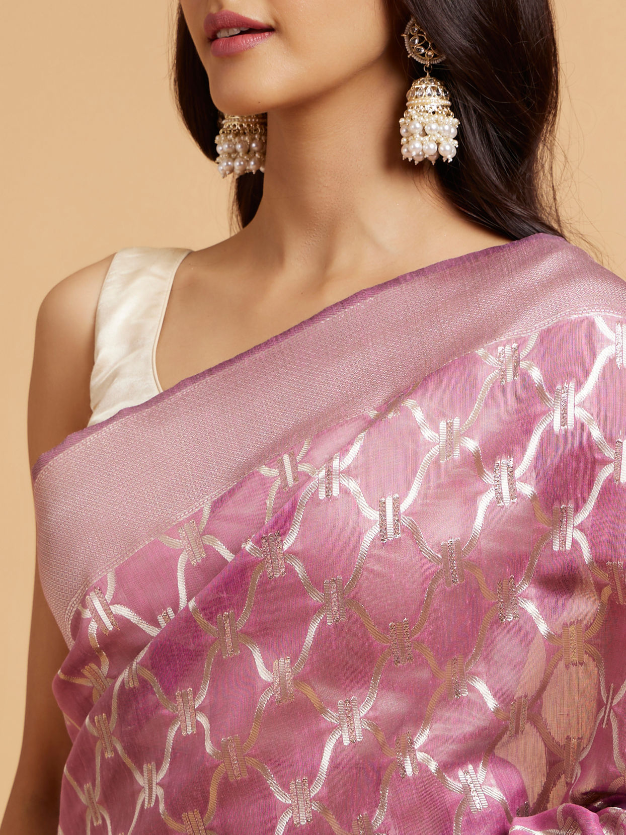 alt message - Mohey Women Elegant Radiance Purple Saree image number 3