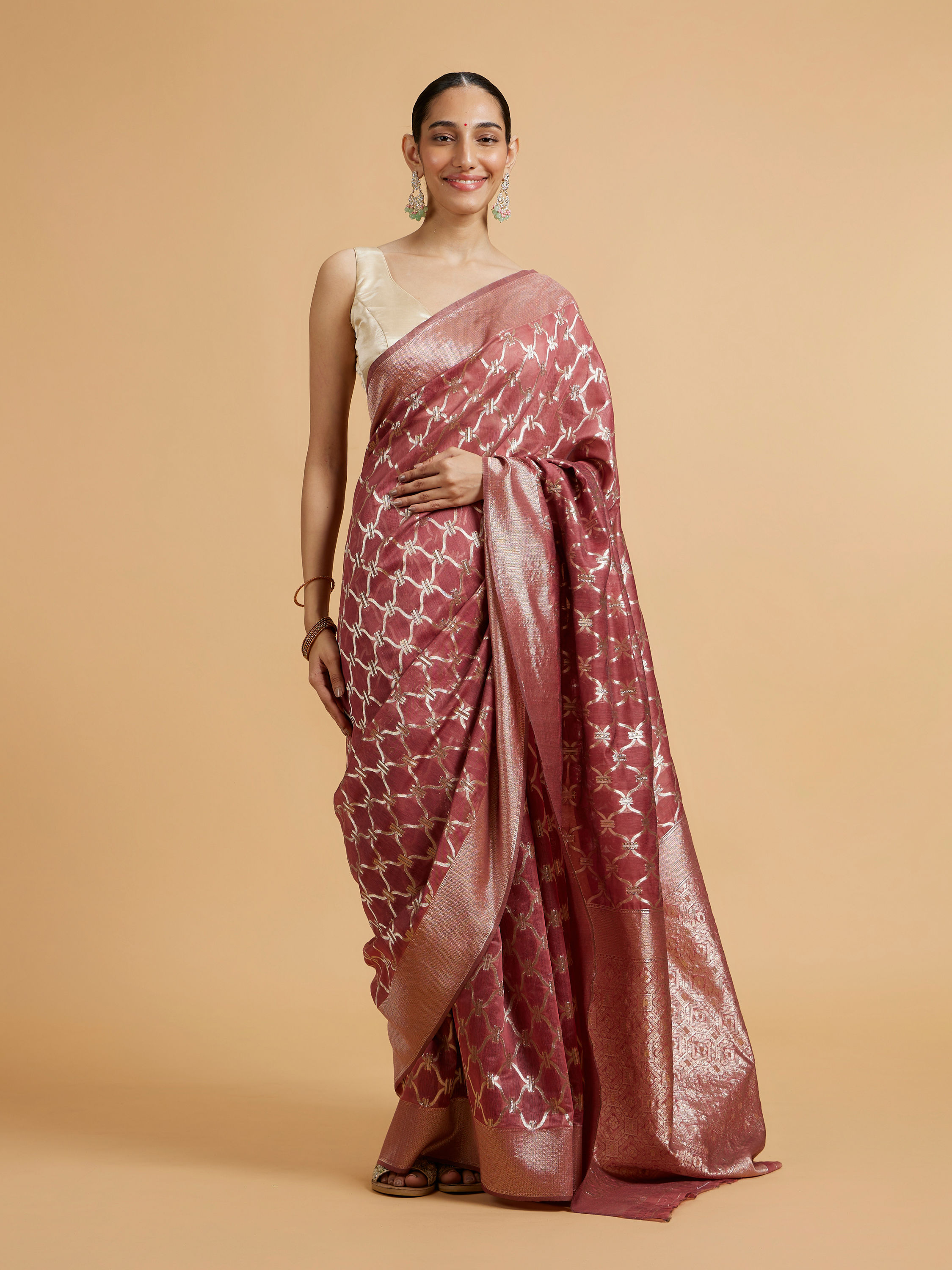 Mohey Women Dusty Pink Elegance Saree