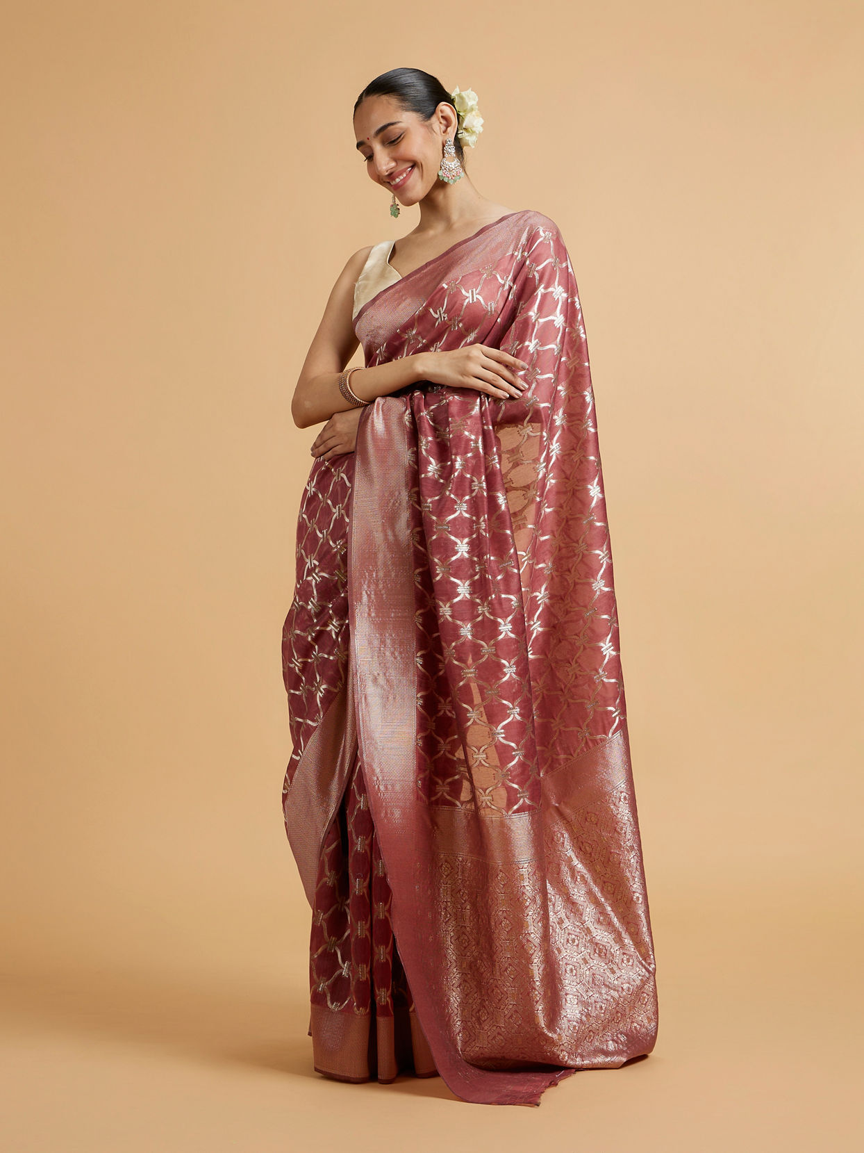 alt message - Mohey Women Dusty Pink Elegance Saree image number 2