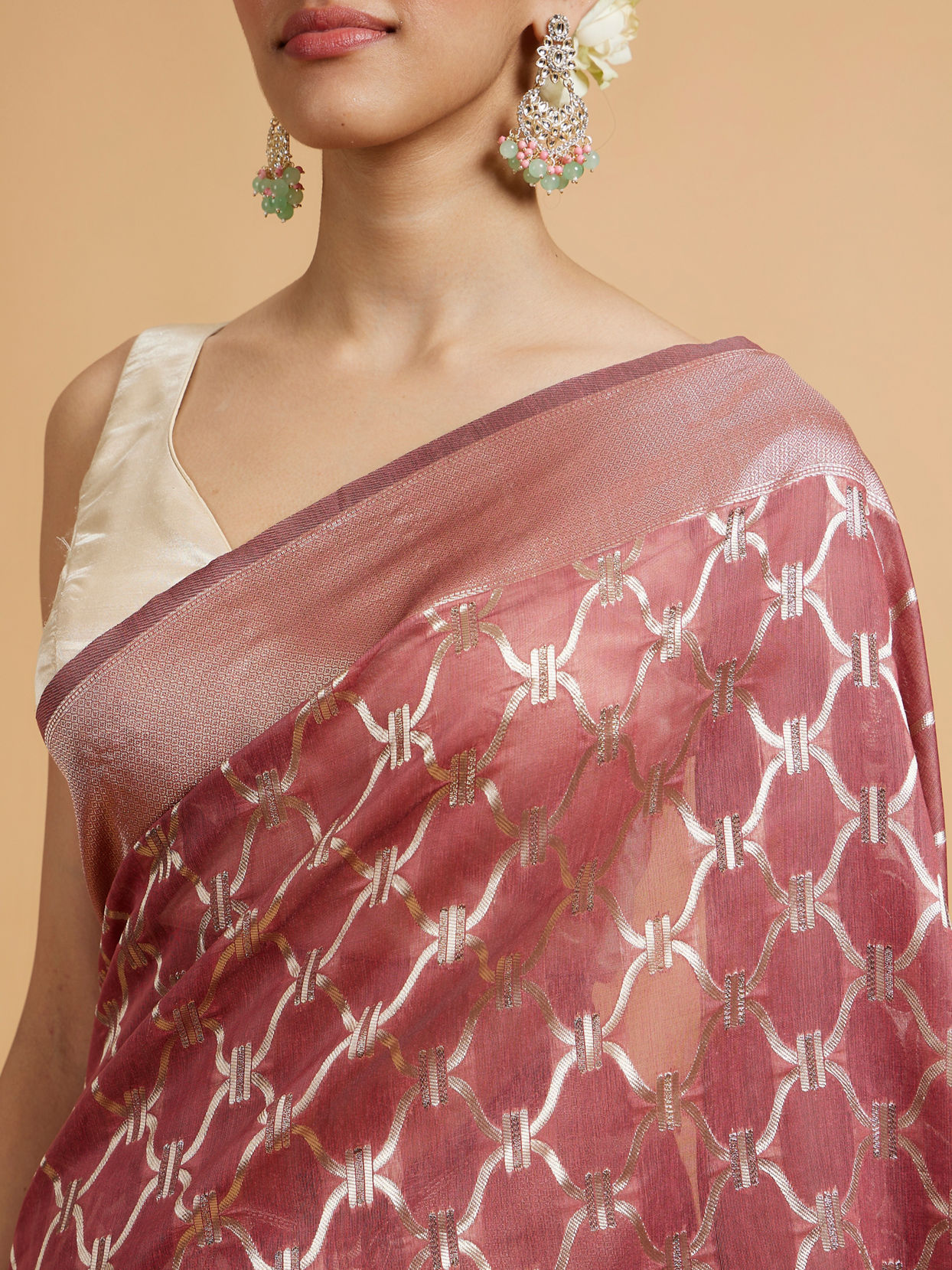 alt message - Mohey Women Dusty Pink Elegance Saree image number 3