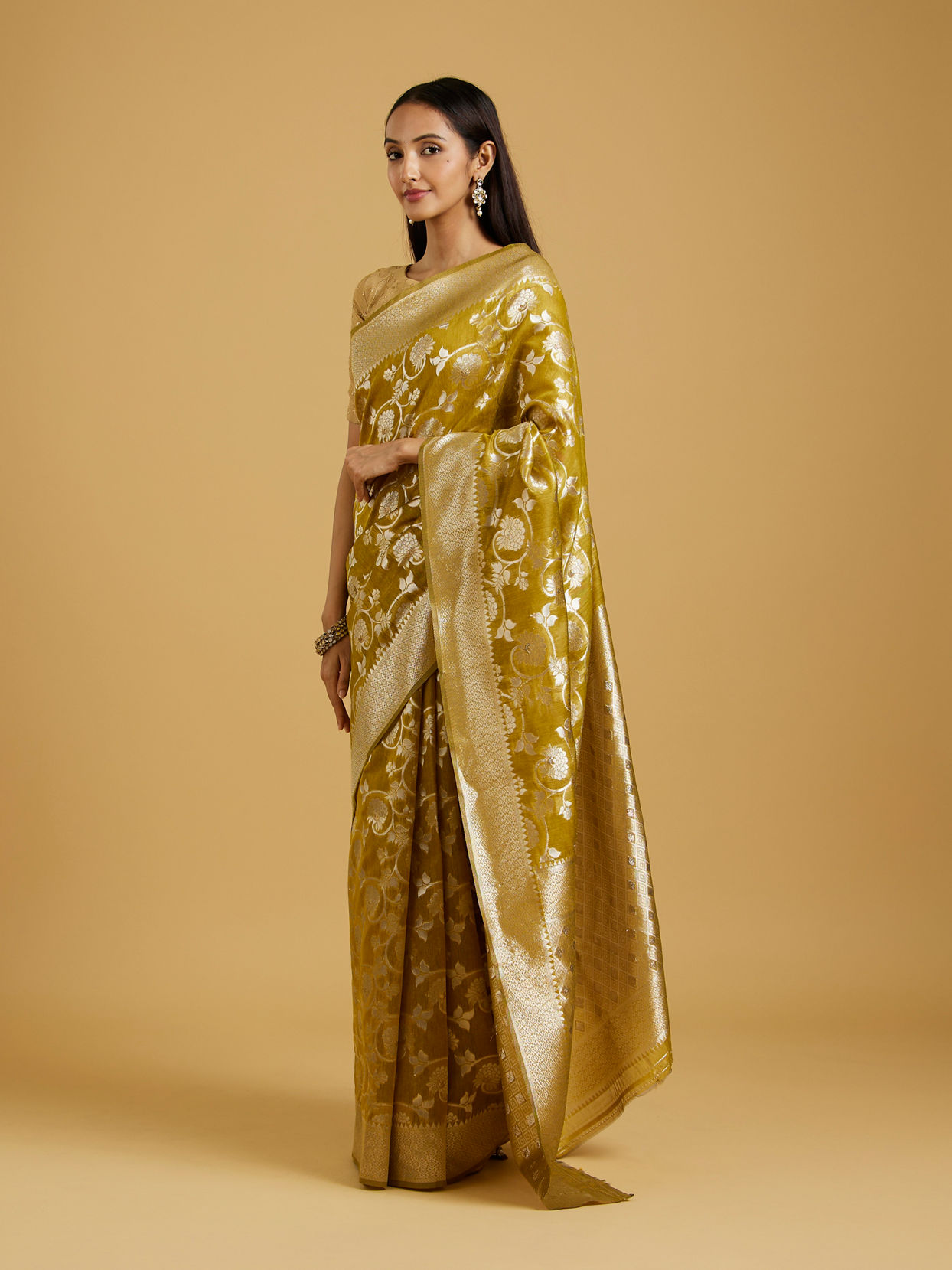 Mohey Women Mehandi Green Bel Buti Patterned Saree with Intricate Border