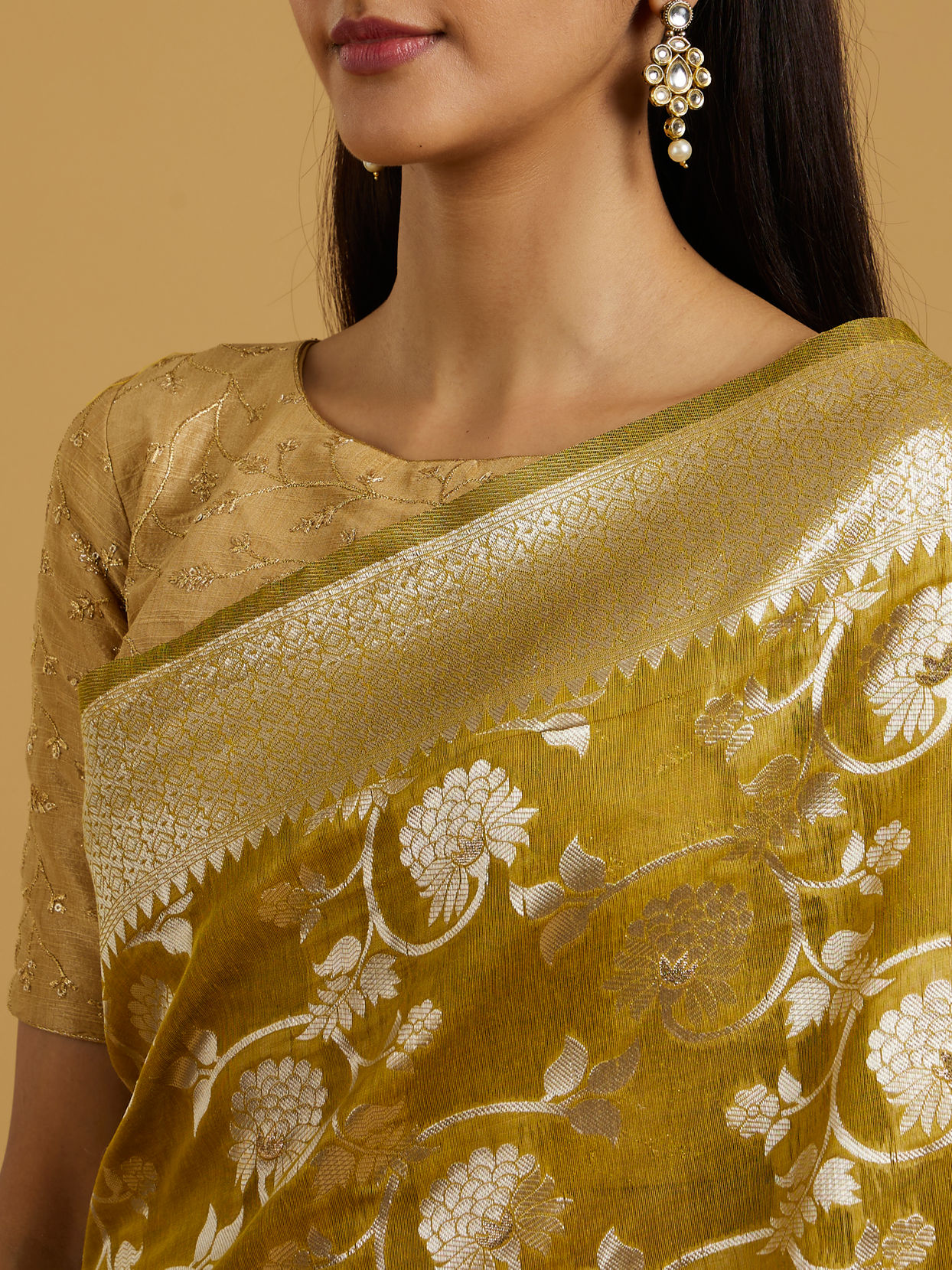 Mohey Women Mehandi Green Bel Buti Patterned Saree with Intricate Border