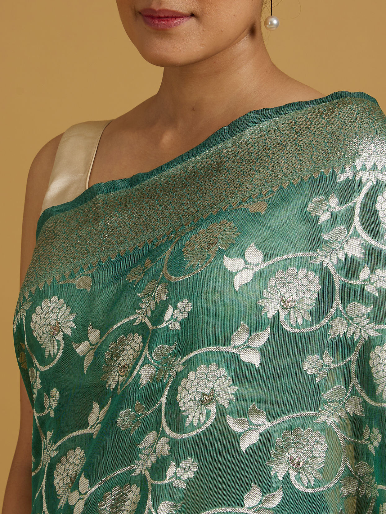 Mohey Women Sea Green Symphony Saree