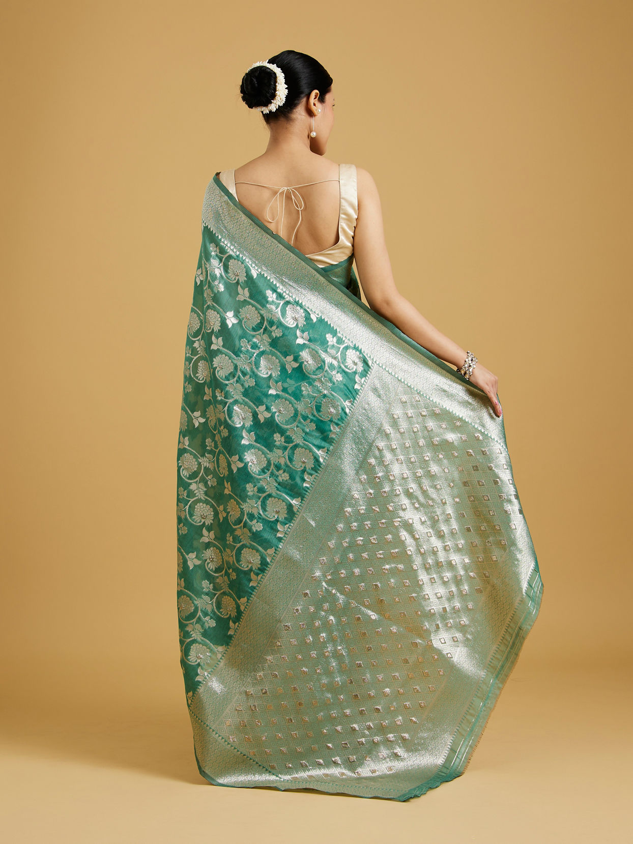 Mohey Women Sea Green Symphony Saree