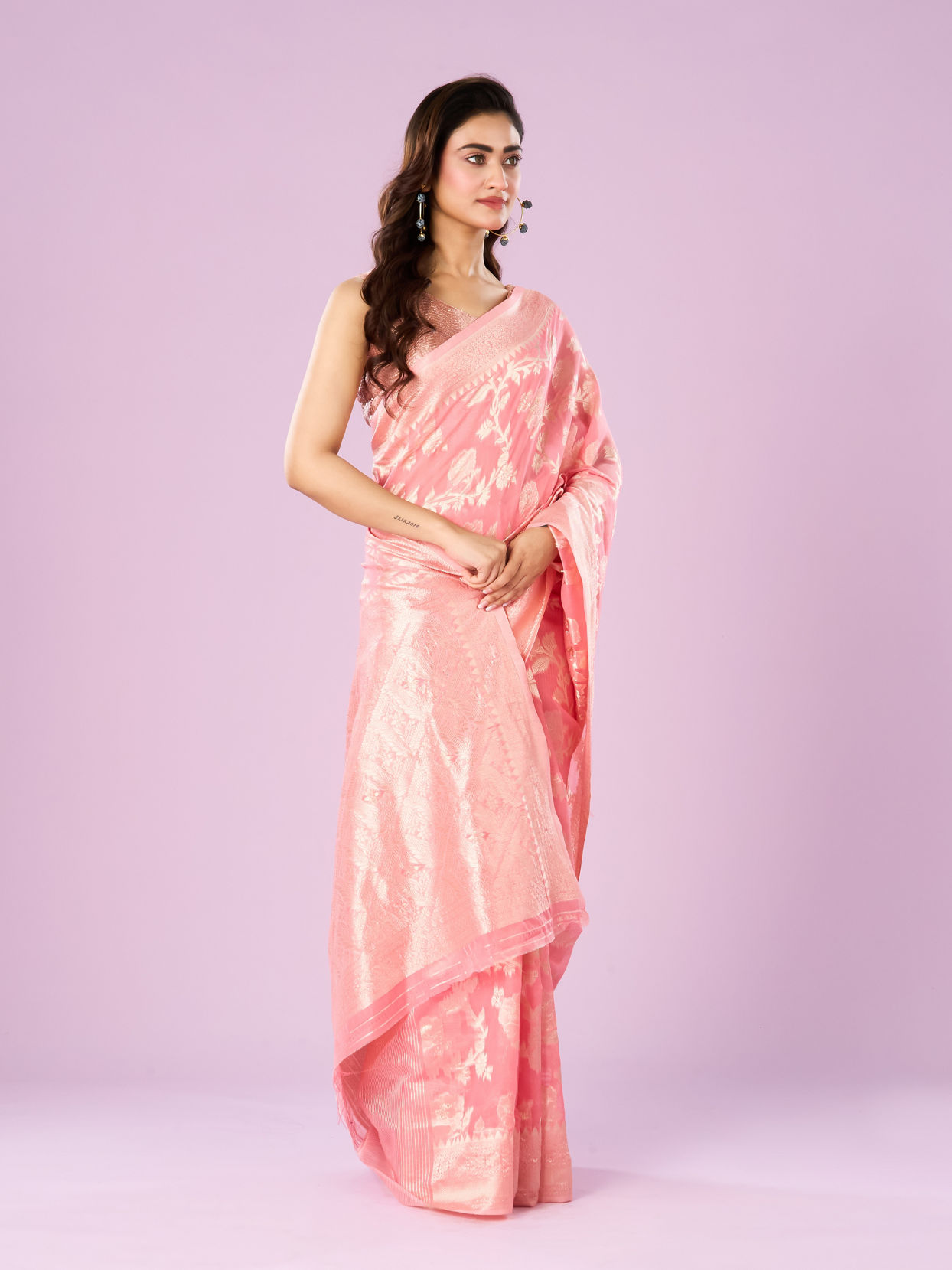 Mohey Women Pink Festive Elegance Saree