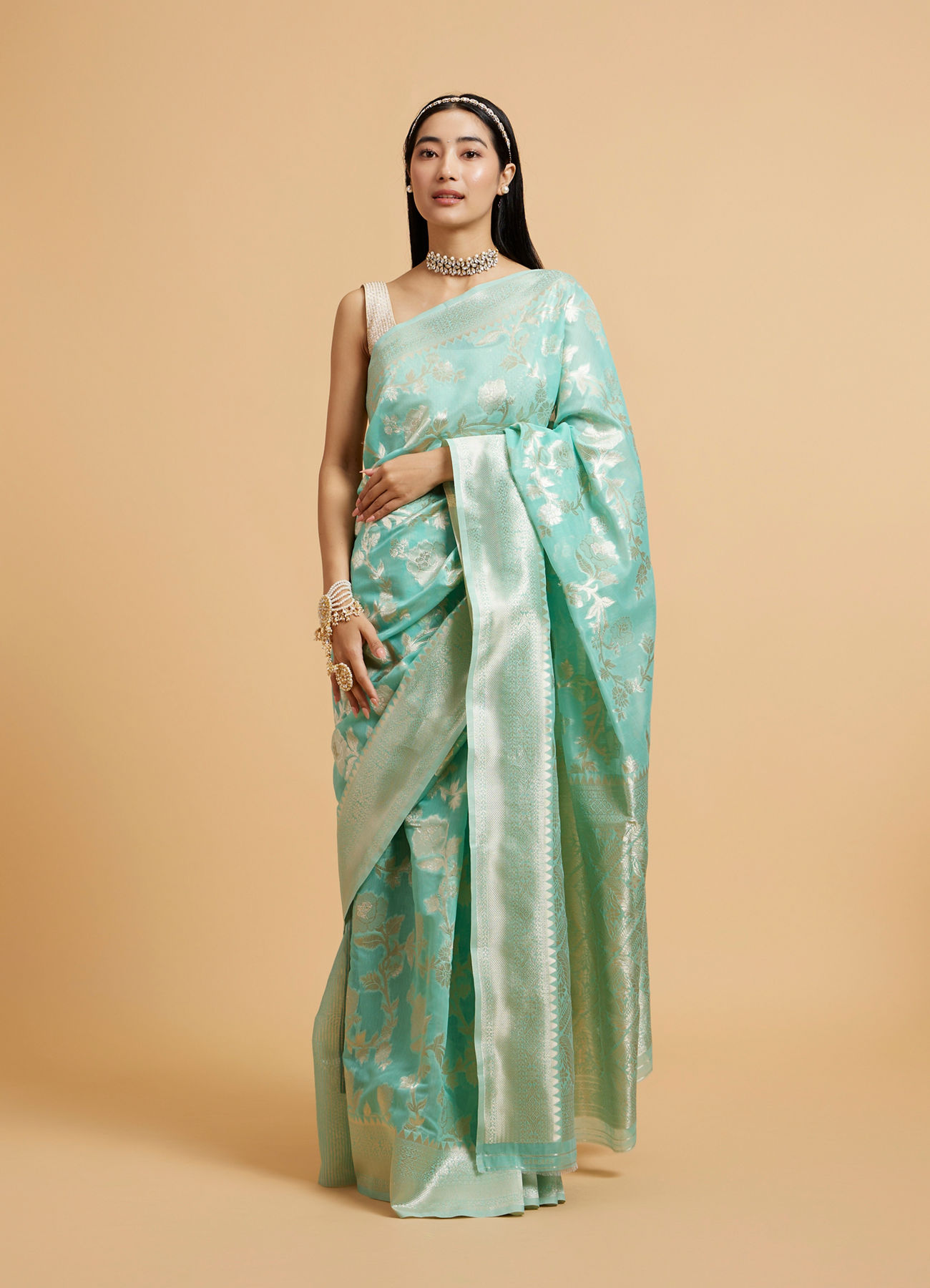 Mohey Women Sea Green Bel Buti Patterned Saree