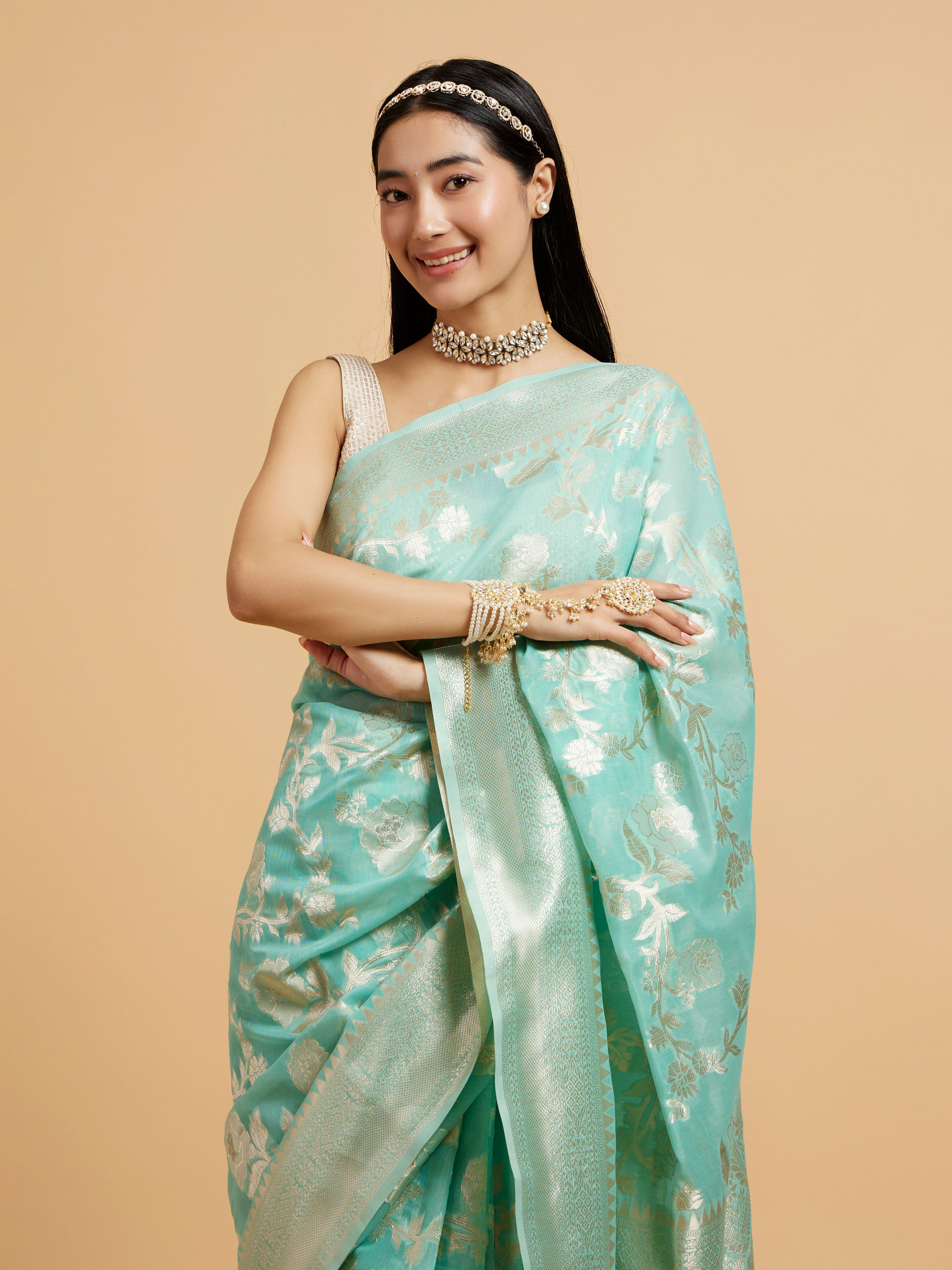 Mohey Women Sea Green Bel Buti Patterned Saree