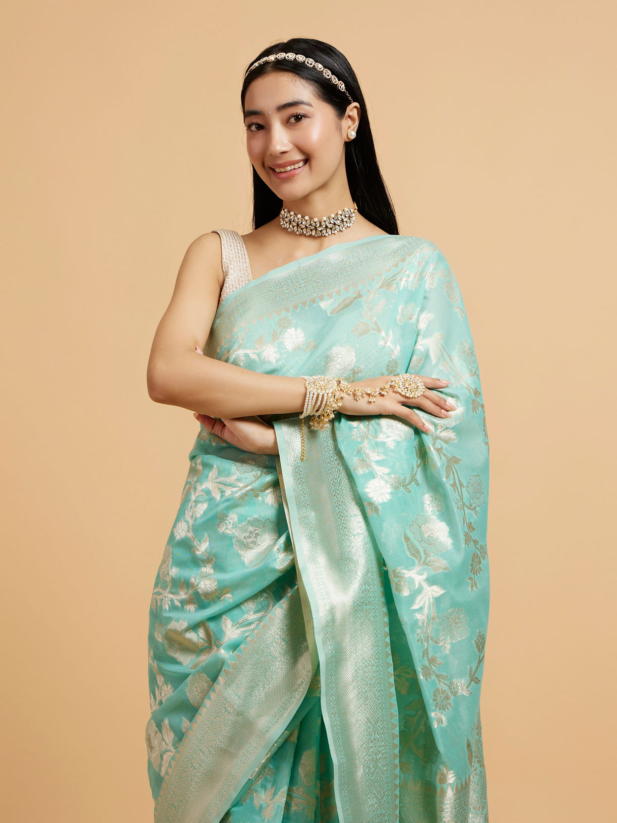 Mohey Women Sea Green Bel Buti Patterned Saree