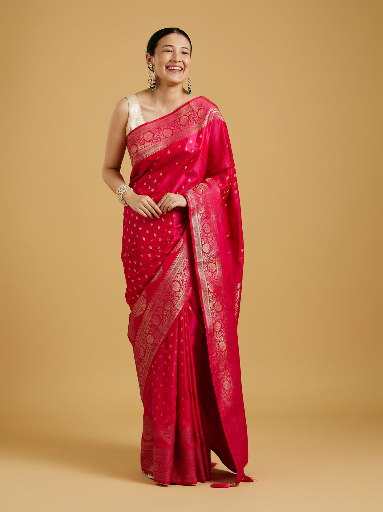 Mohey Women Ravishing Rani Pink Charm Saree