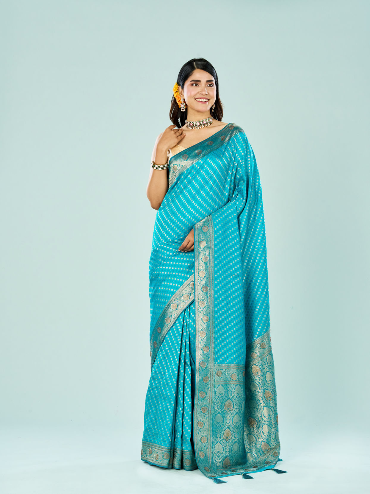 Mohey Women Sapphire Glow Traditional Saree