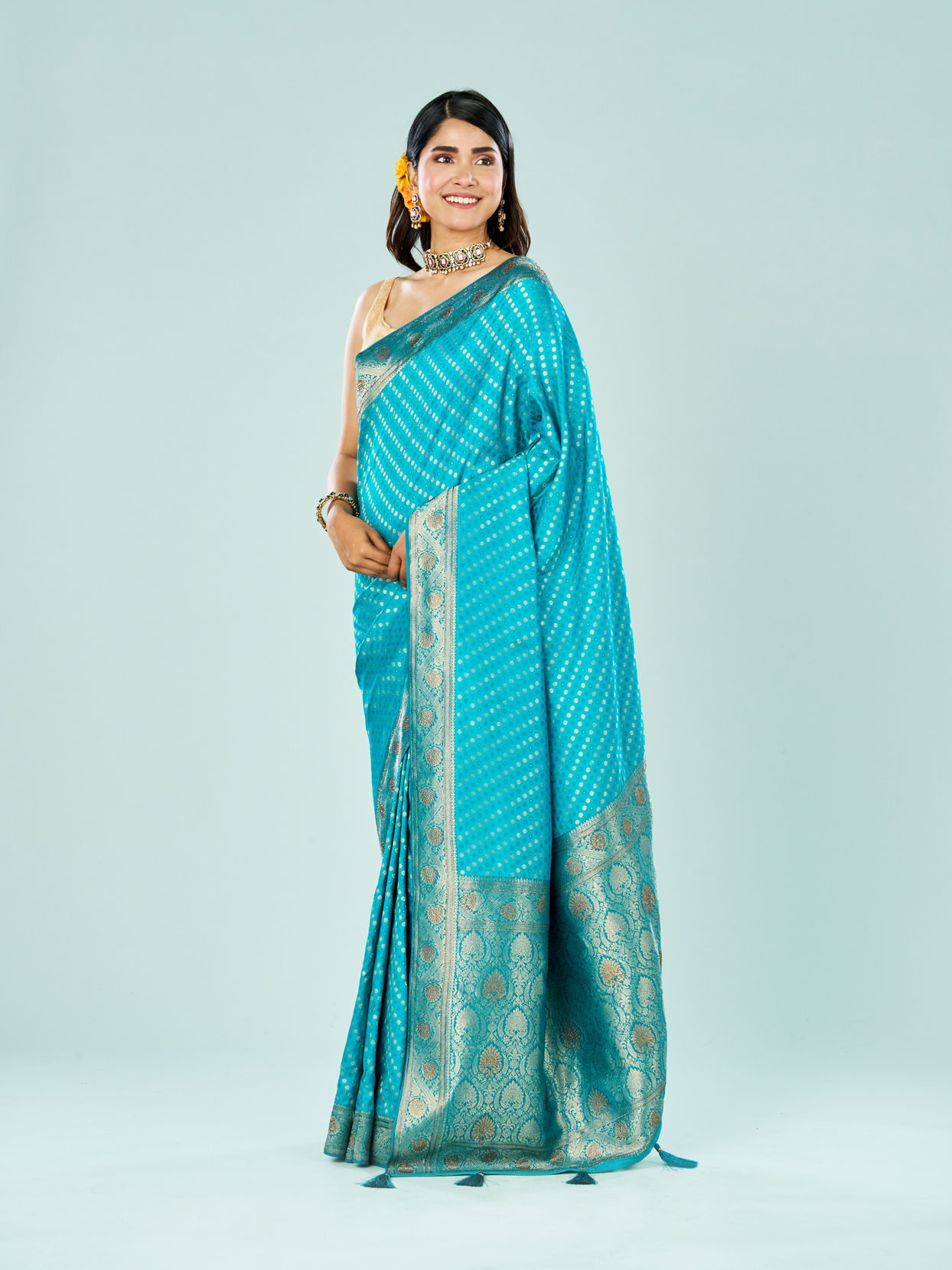 Mohey Women Sapphire Glow Traditional Saree