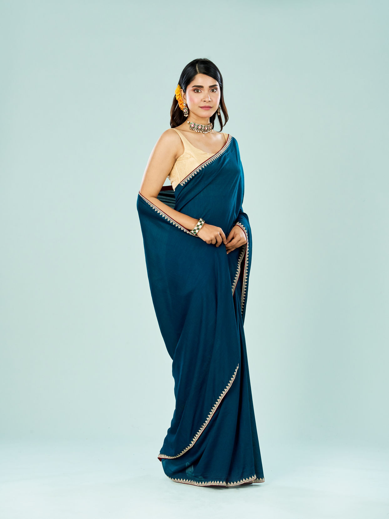 Mohey Women Elegant Blue Saree