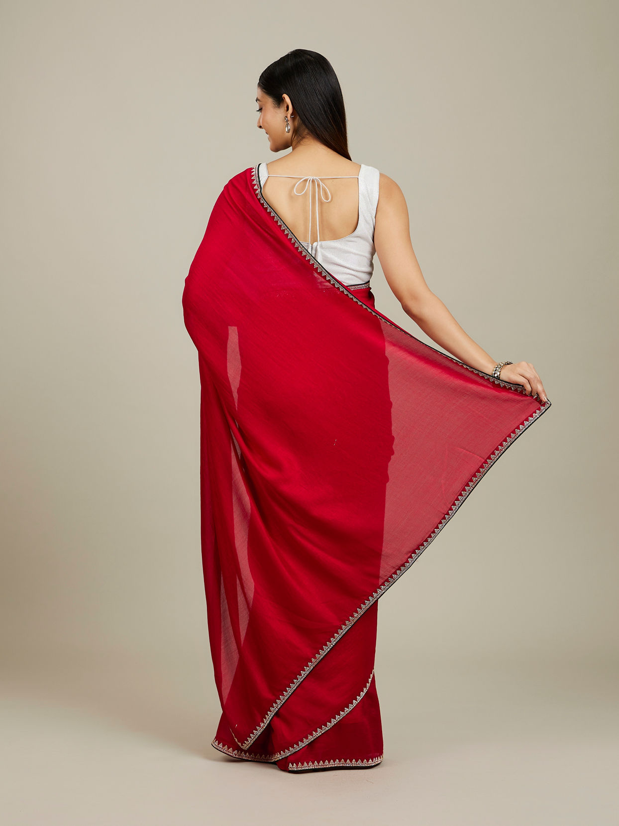 Mohey Women Red Radiance Silk Saree image number 4