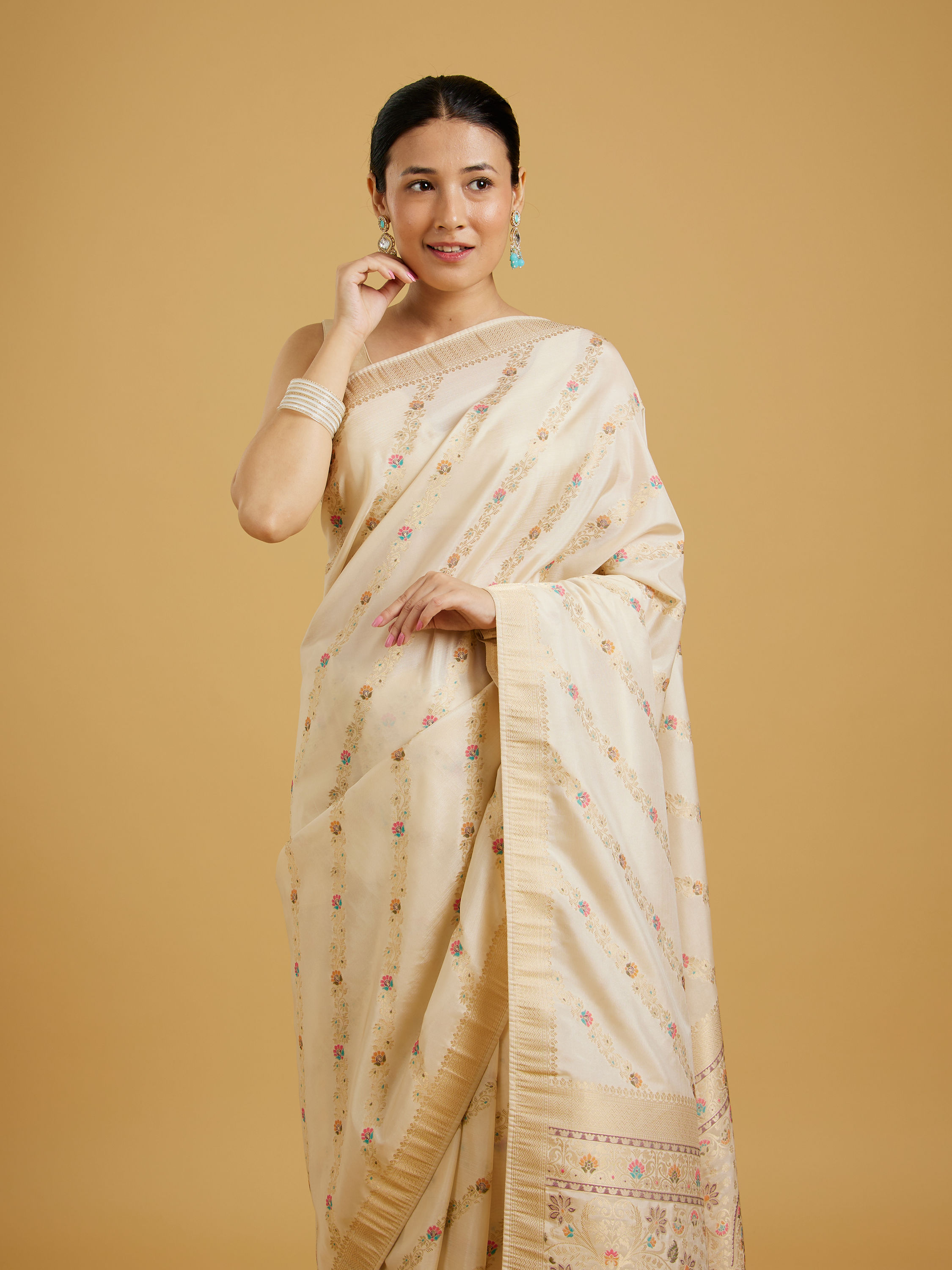 Mohey Women Cream Radiant Elegance Saree