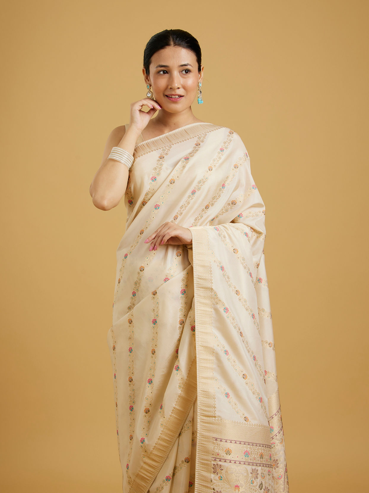 Mohey Women Cream Radiant Elegance Saree