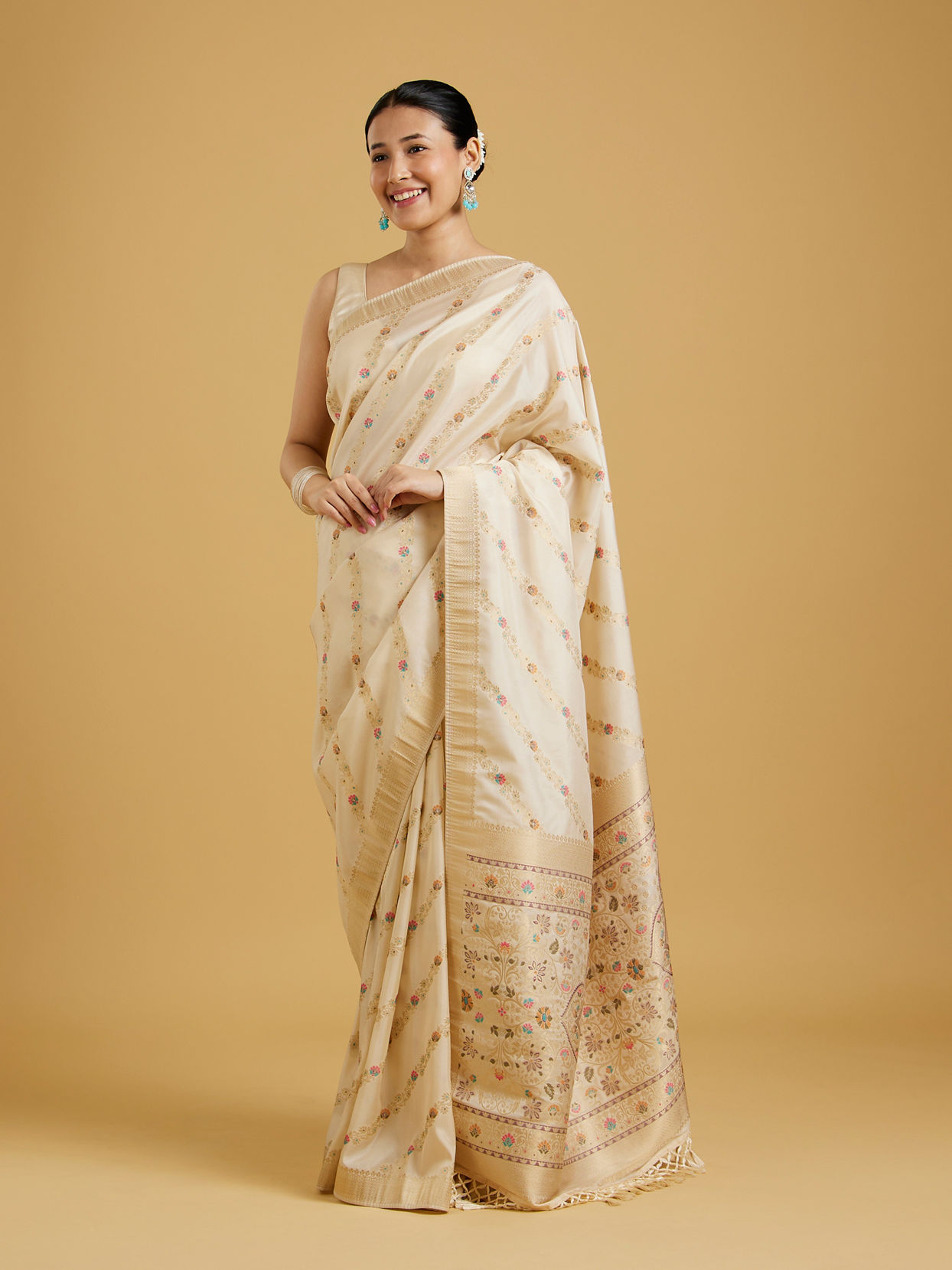 Mohey Women Cream Radiant Elegance Saree image number 2