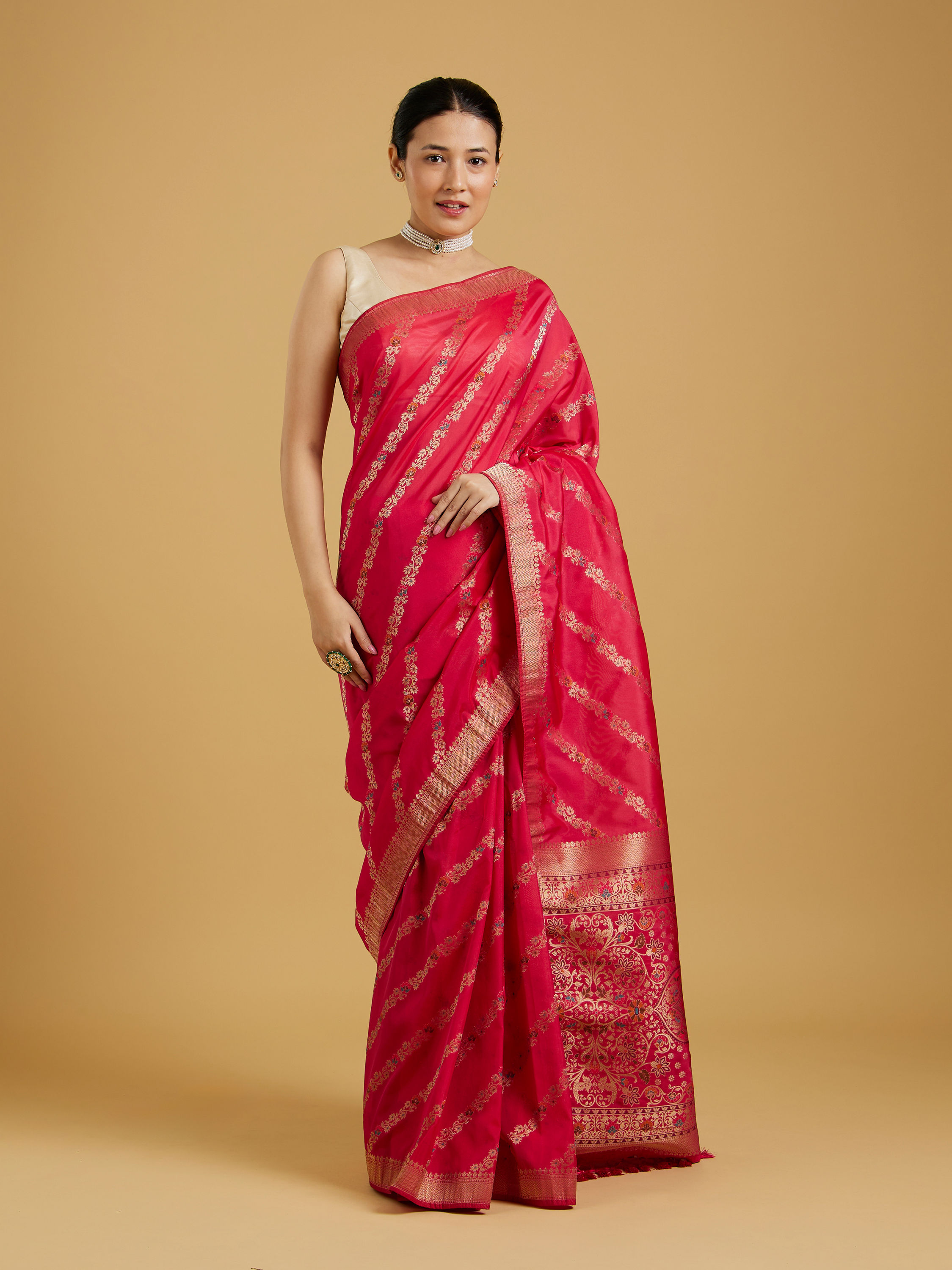 Mohey Women Ravishing Rani Colored Saree