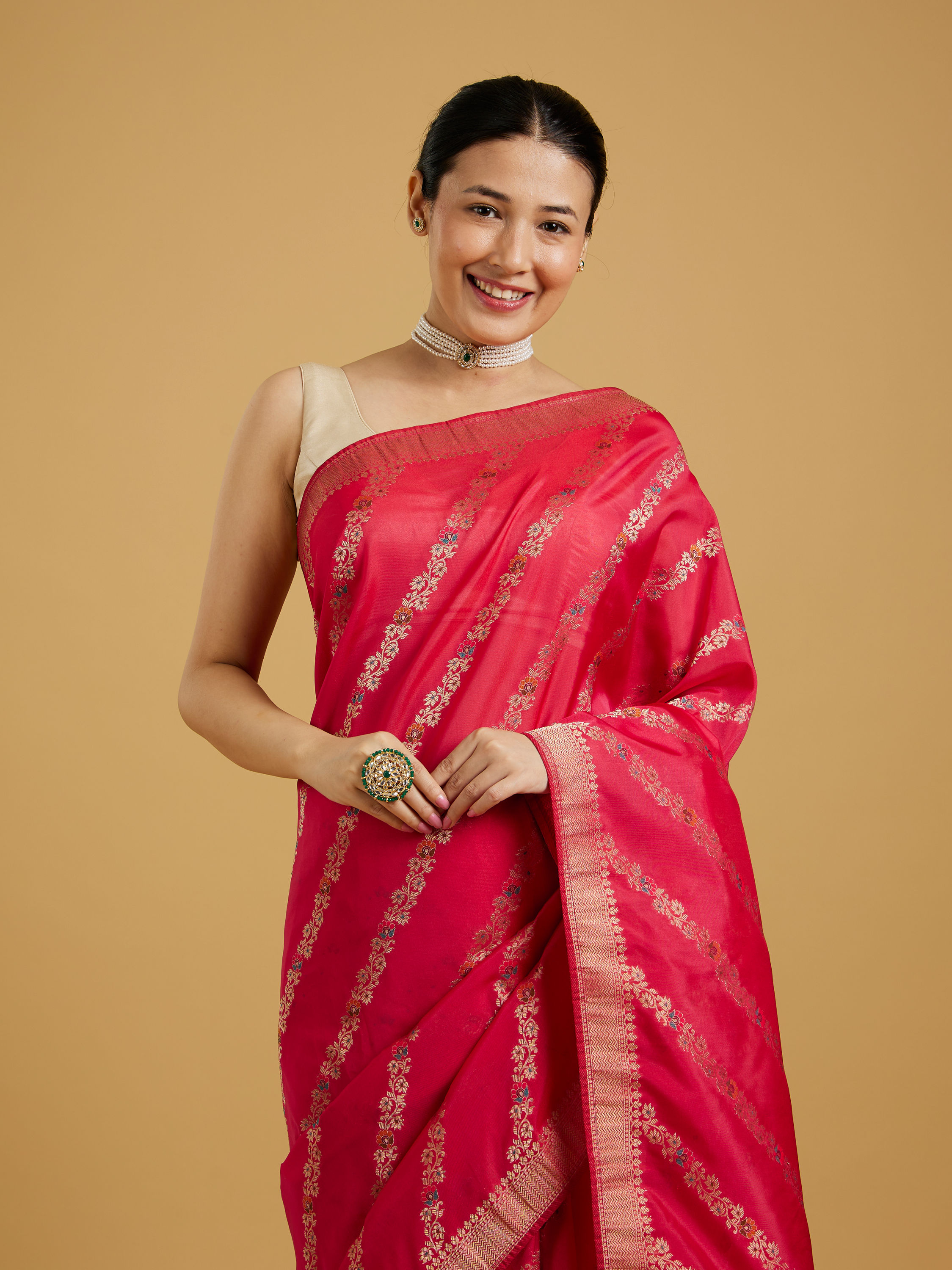 Mohey Women Ravishing Rani Colored Saree