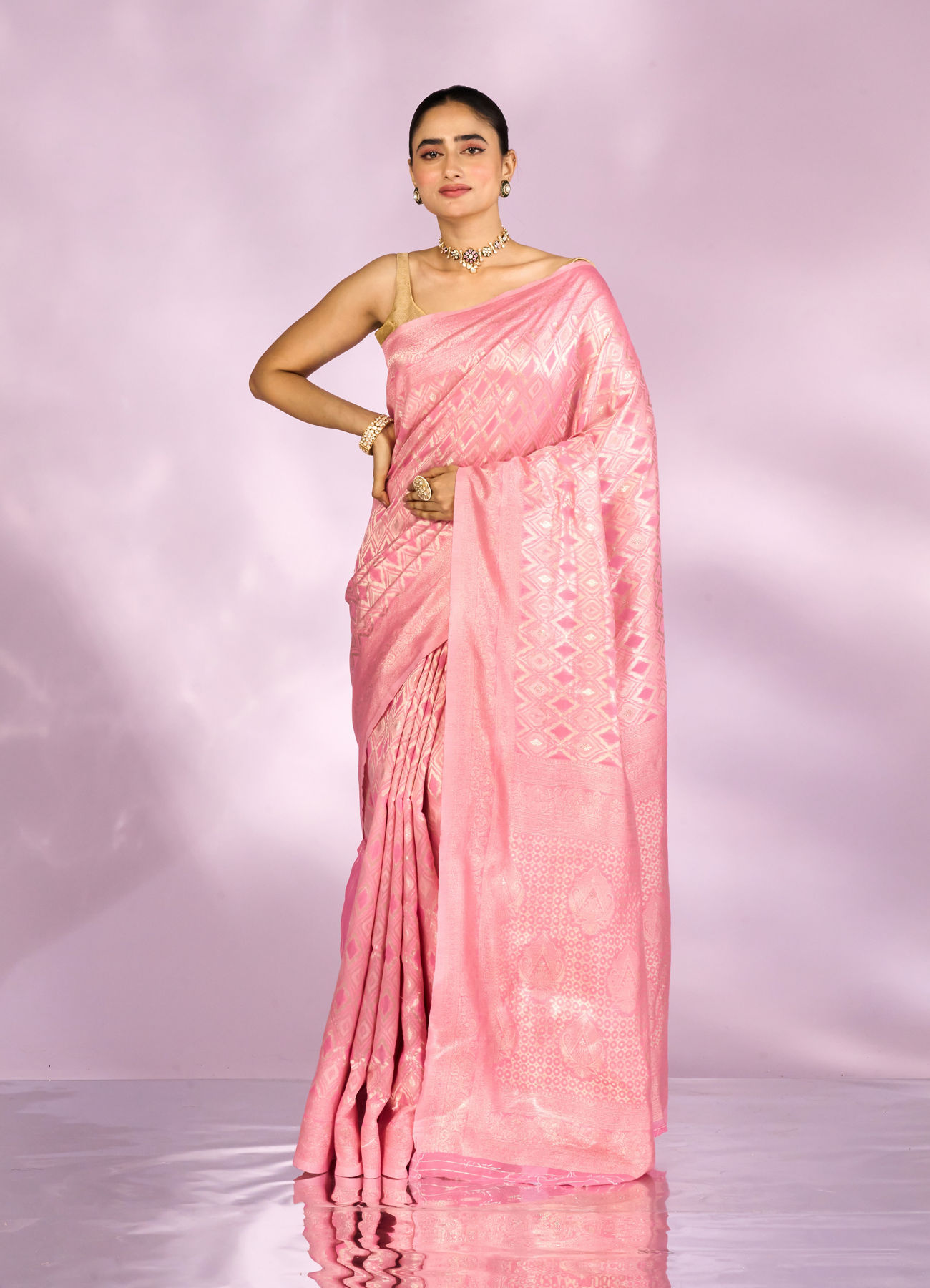 Mohey Women Elegant Pink Saree