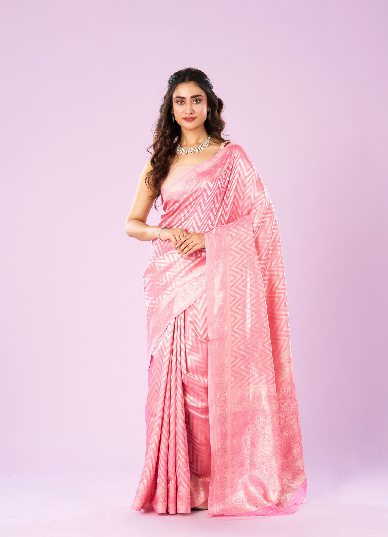 Mohey Women Elegant Pink Saree
