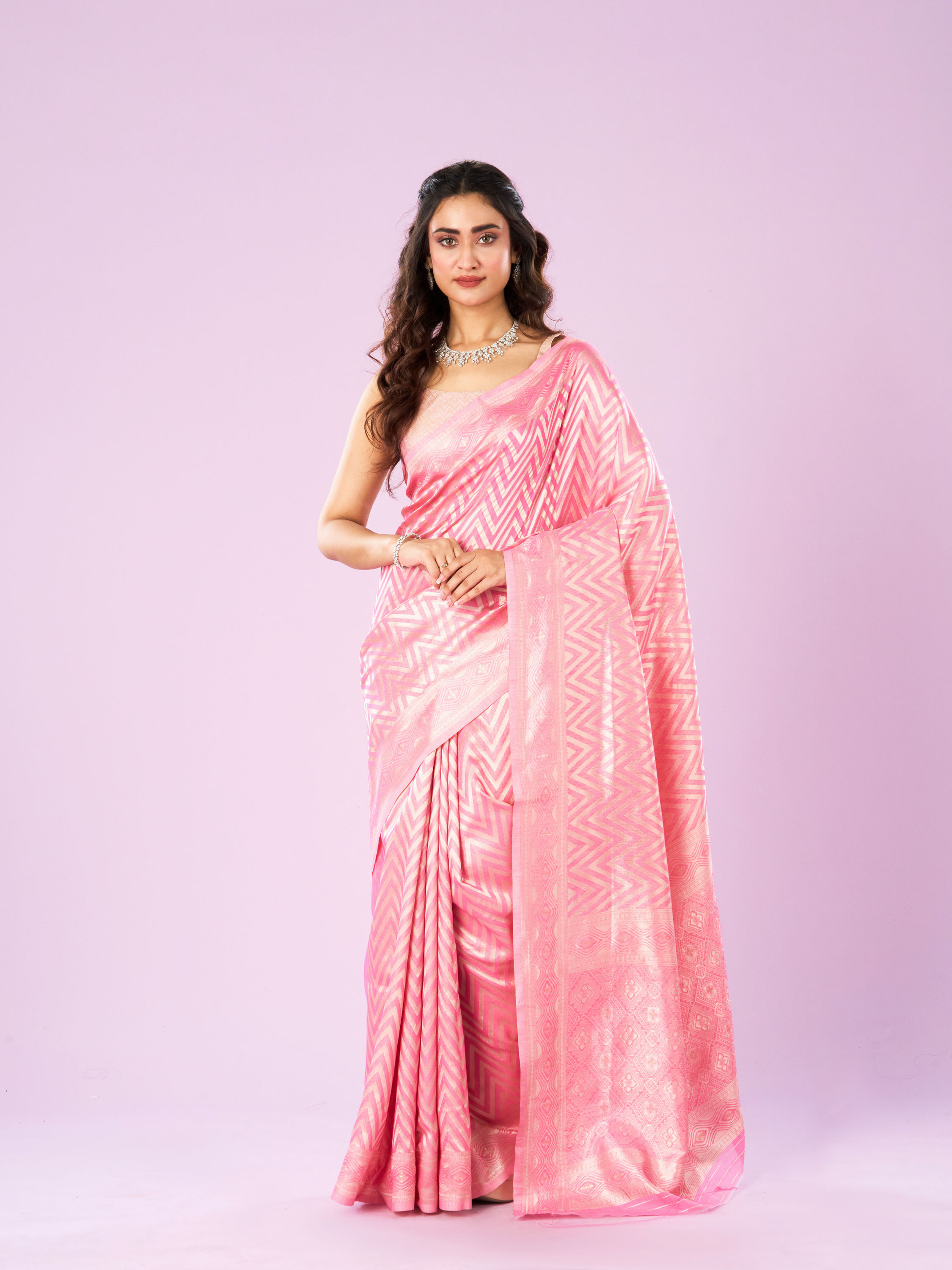 Mohey Women Elegant Pink Saree