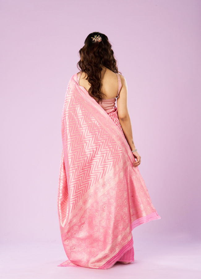 Mohey Women Elegant Pink Saree