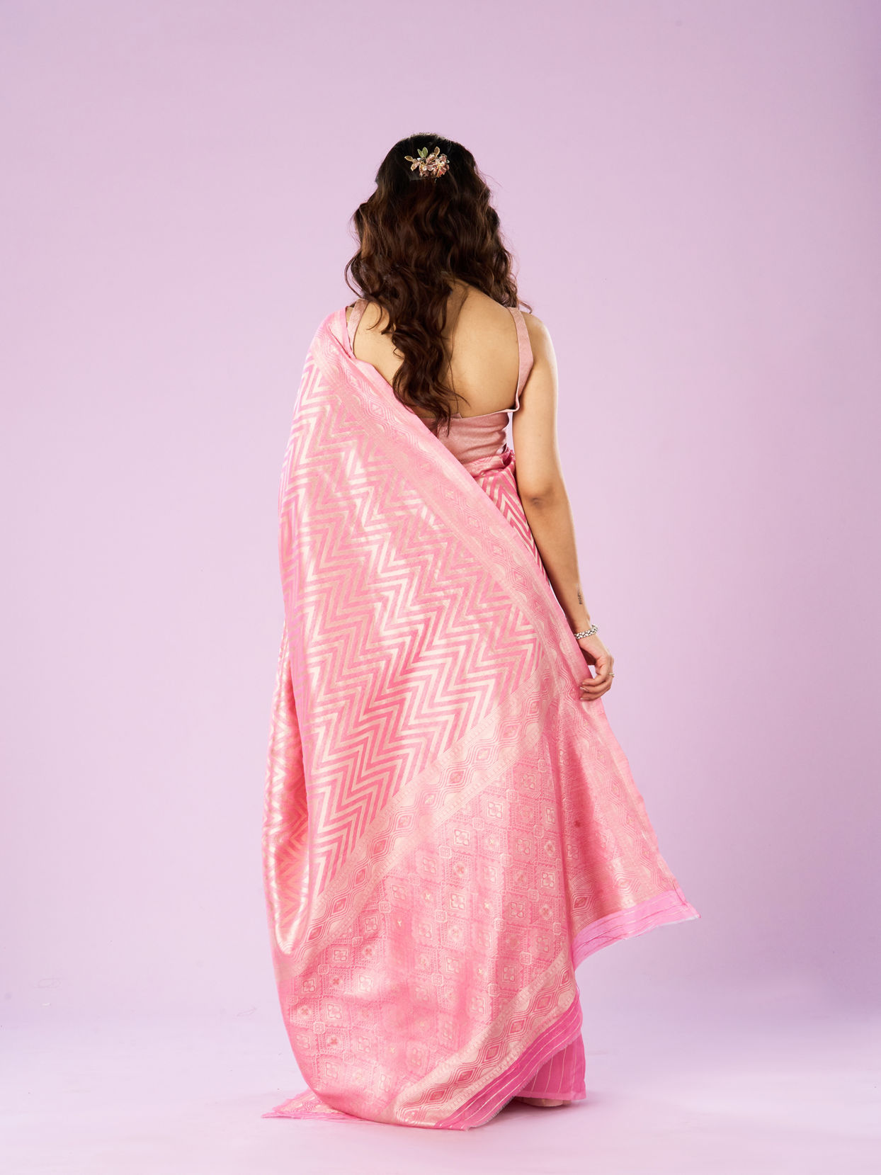 Mohey Women Elegant Pink Saree
