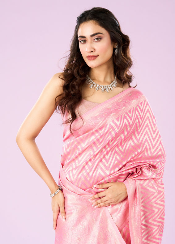 Mohey Women Elegant Pink Saree