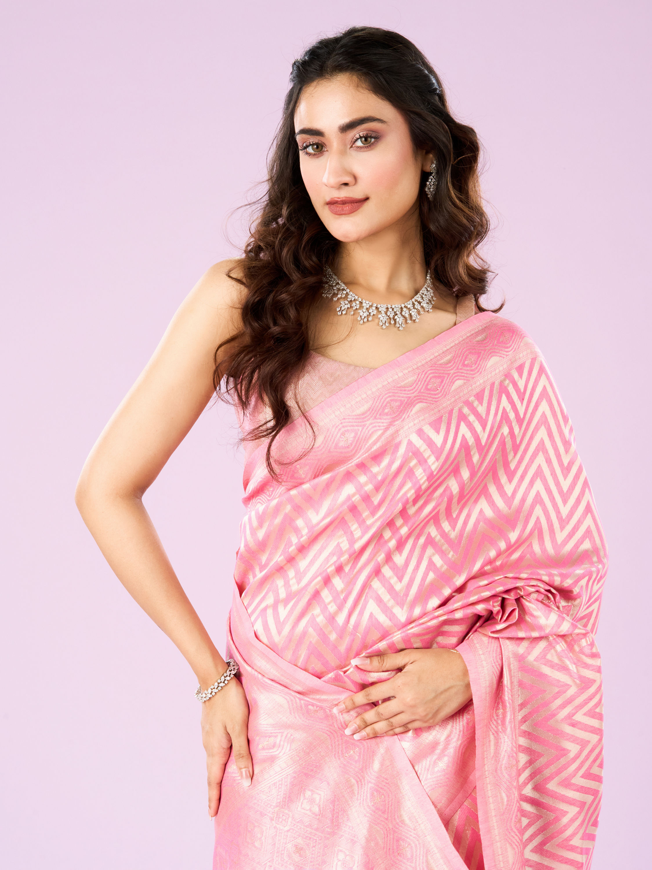 Mohey Women Elegant Pink Saree