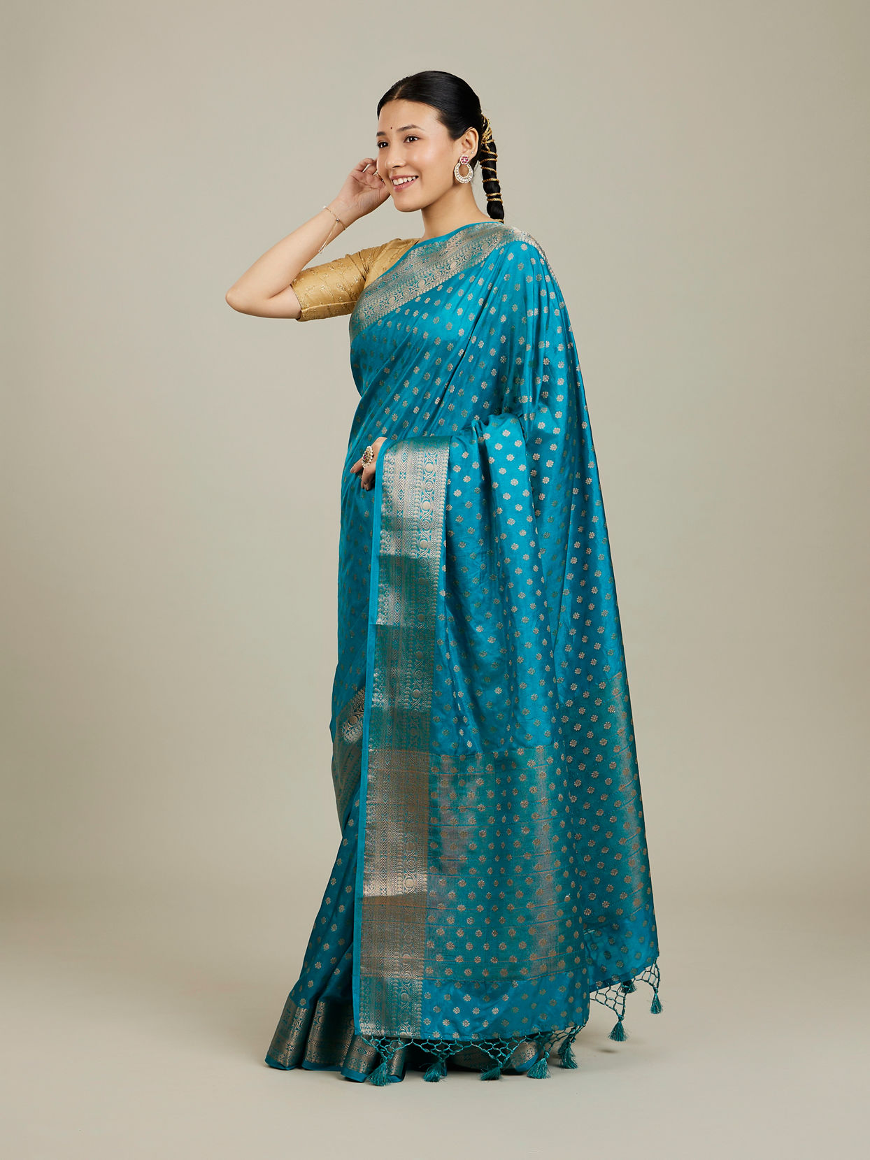 Mohey Women Teal Blue Buta Patterned Saree with Intricate Borders