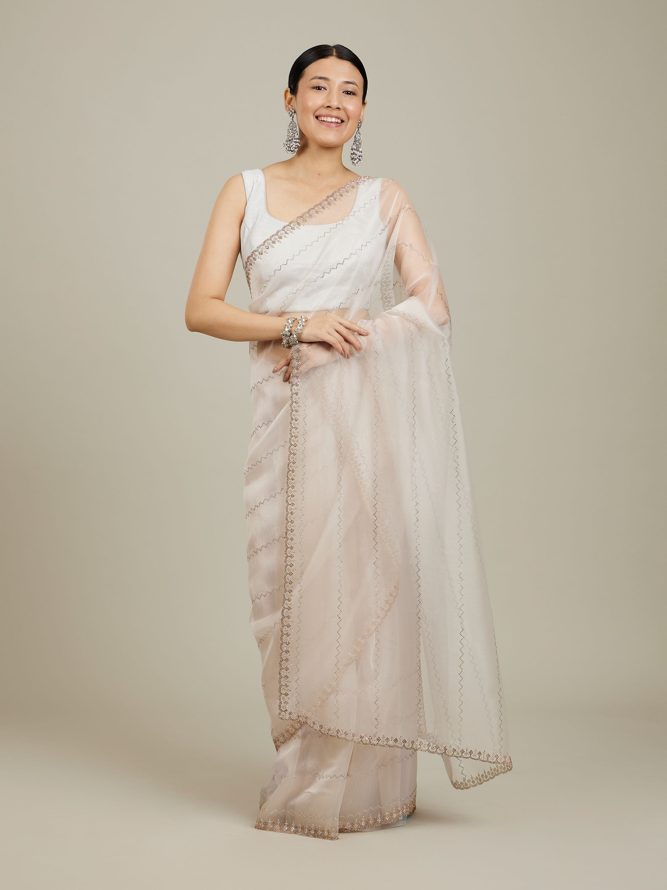 Mohey Women Opulent Cream Organza Saree