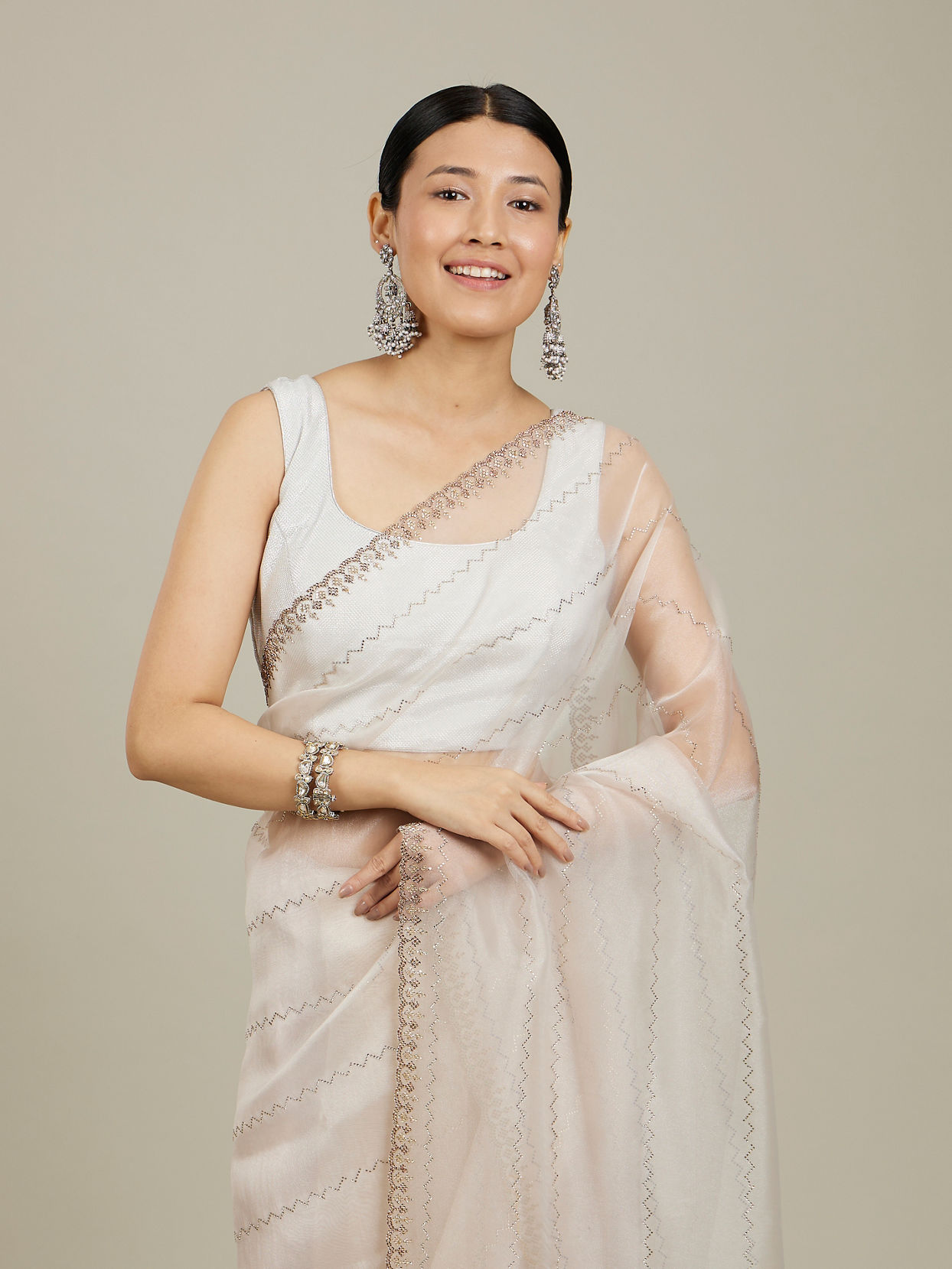 Mohey Women Opulent Cream Organza Saree