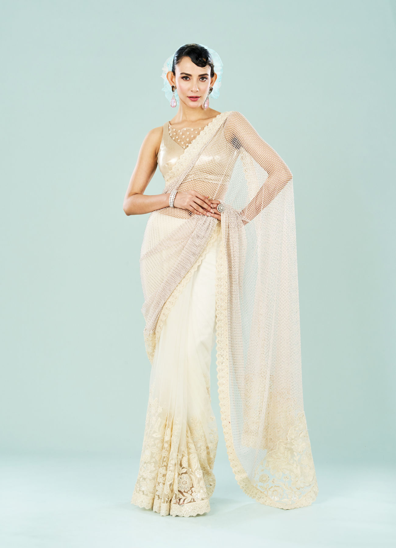 Mohey Women Stylish Cream Knit Saree