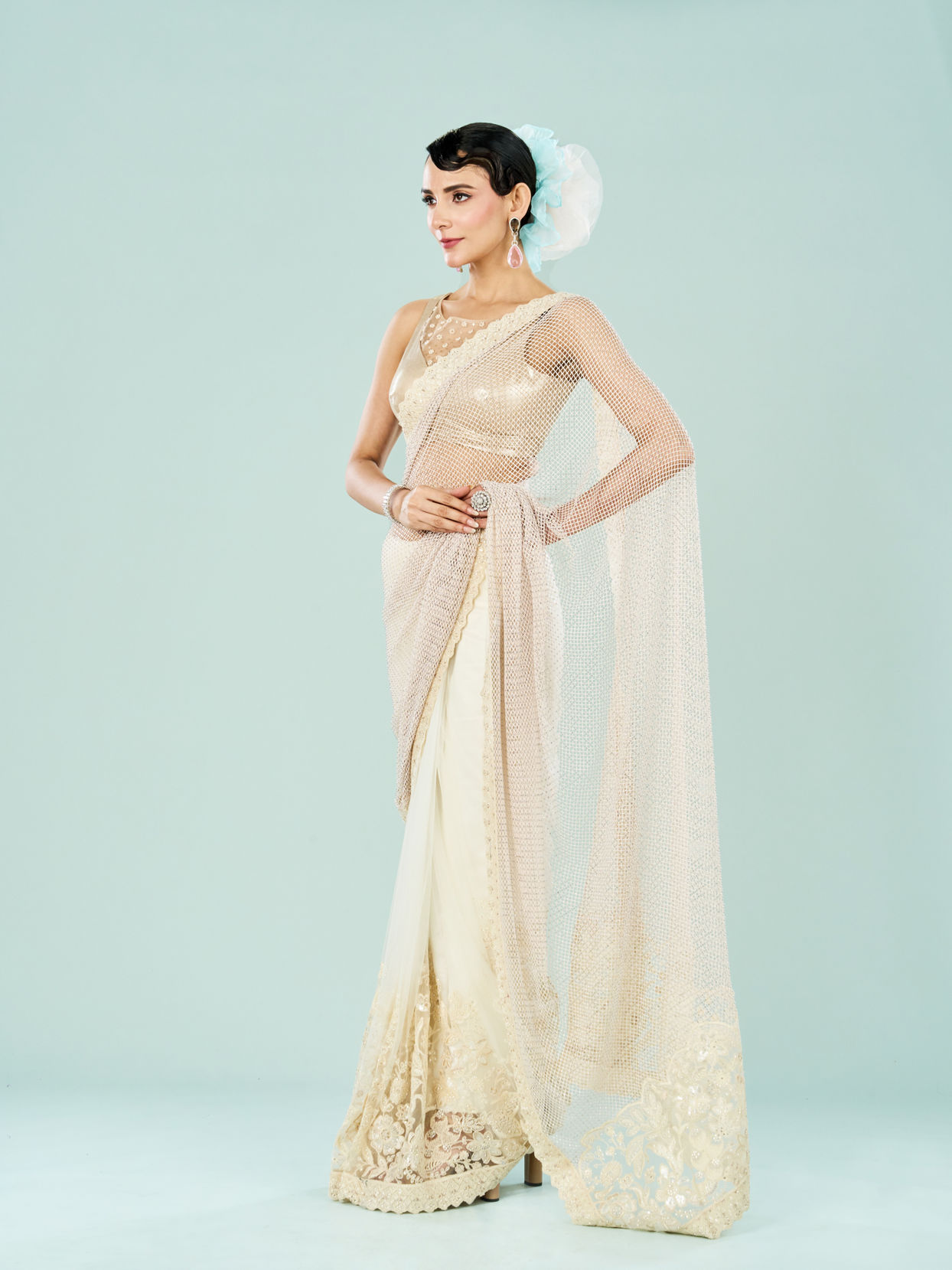 Mohey Women Stylish Cream Knit Saree